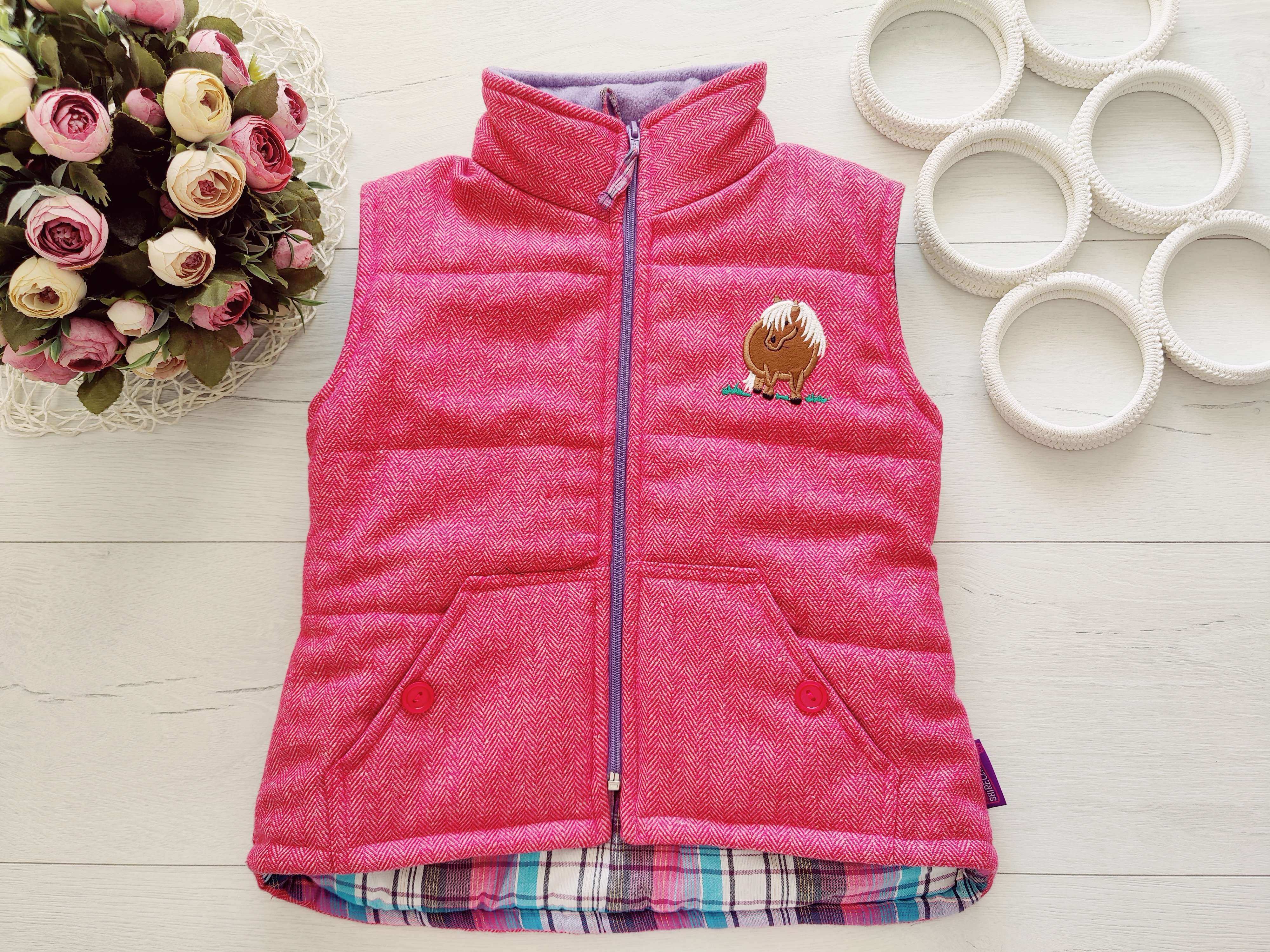 10,11 лет, рост 140,146 Теплая жилетка на синтепоне для девочки