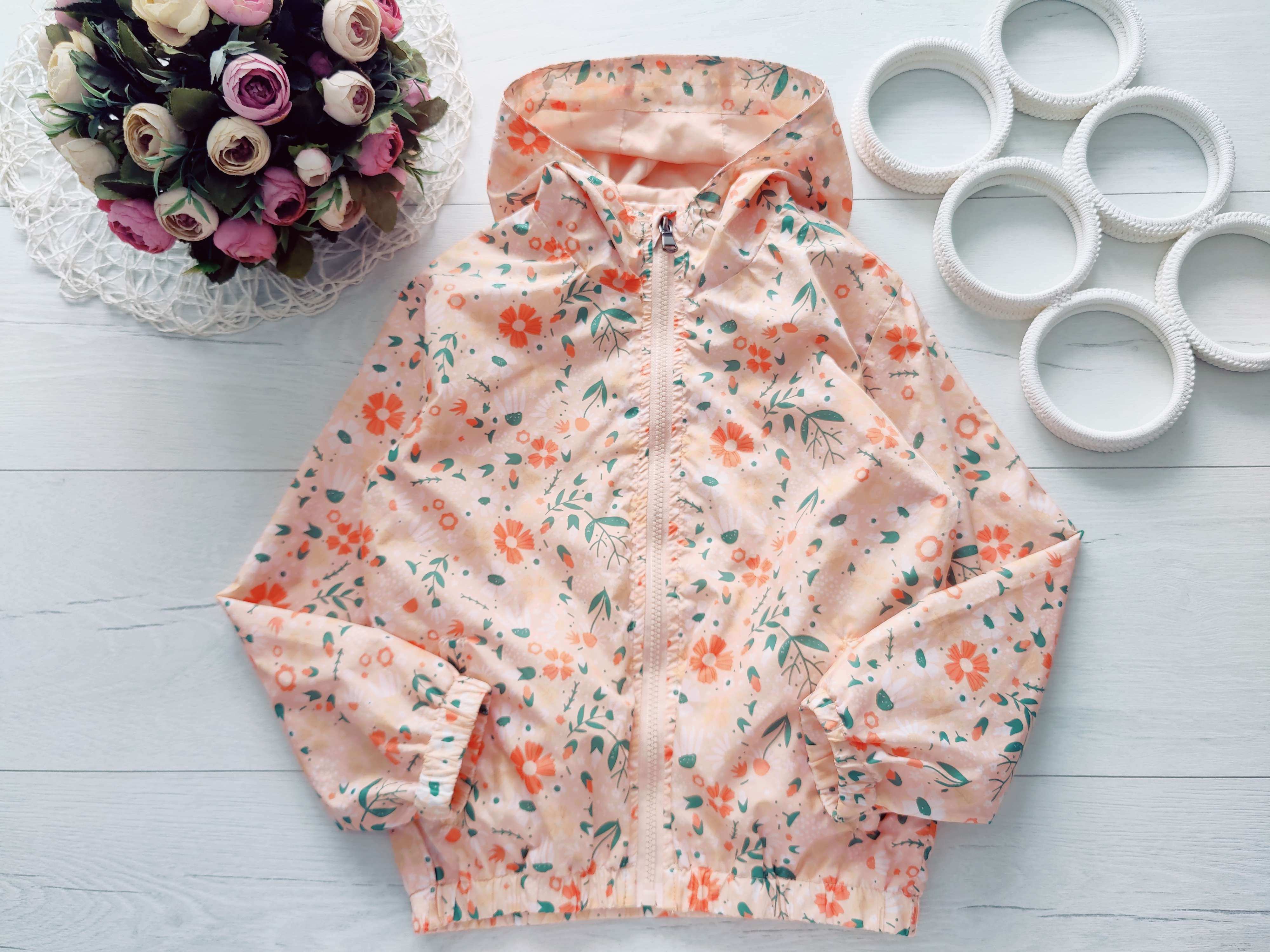 8 років, зріст 128 Легка вітровка