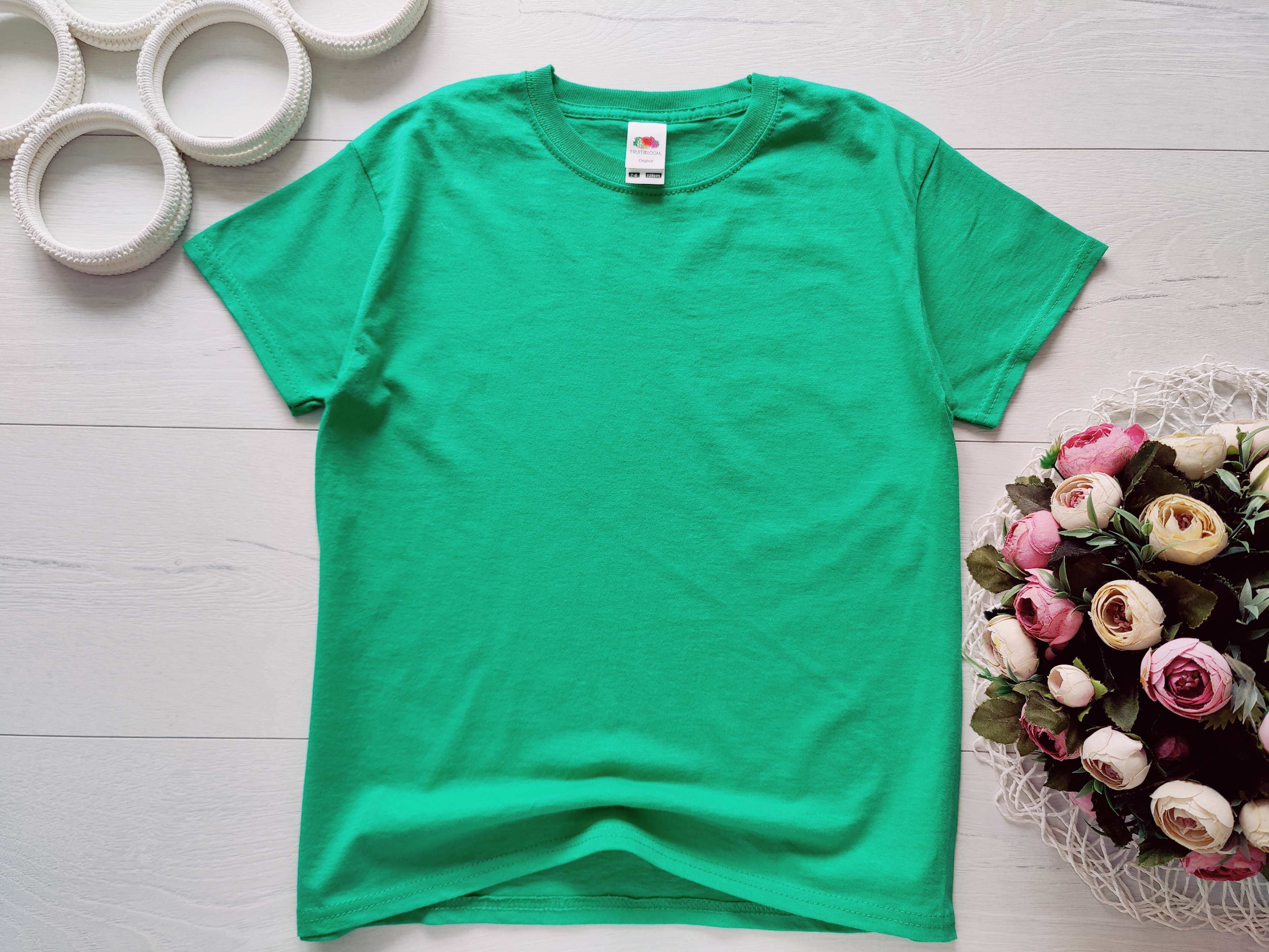 7,8 лет, рост 128 Зеленая однотонная футболка