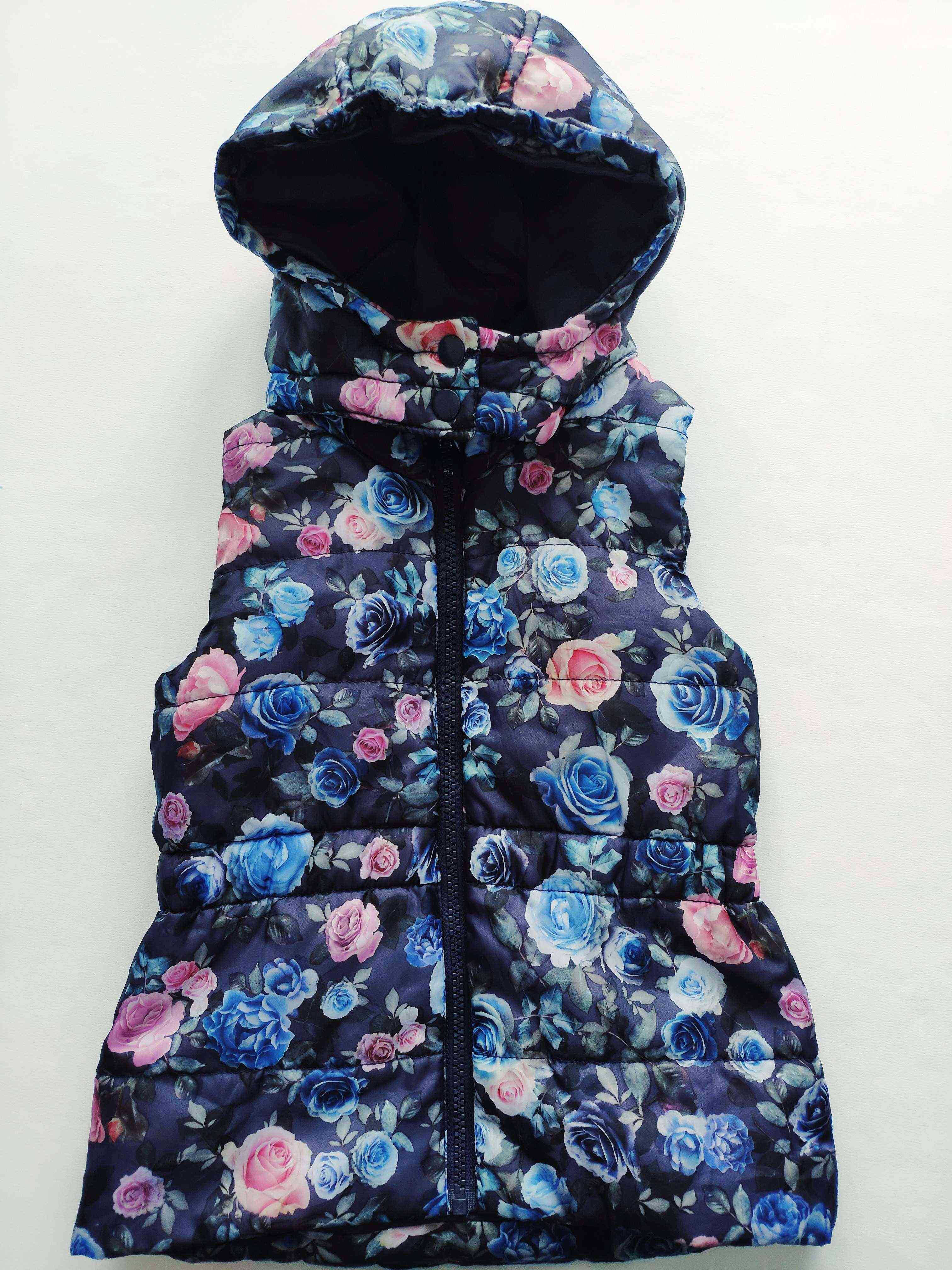 6\7 лет, рост 122 Тепая жилетка для девочки