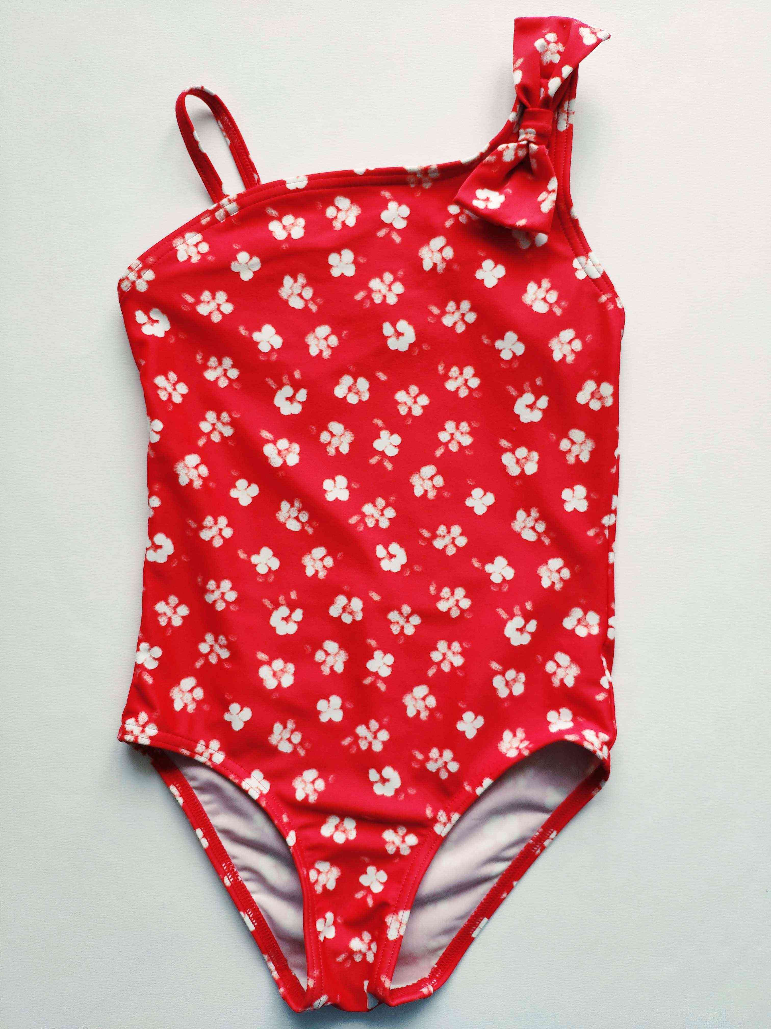 5-6 лет, рост 110\116 Купальник для девочки в цветочек