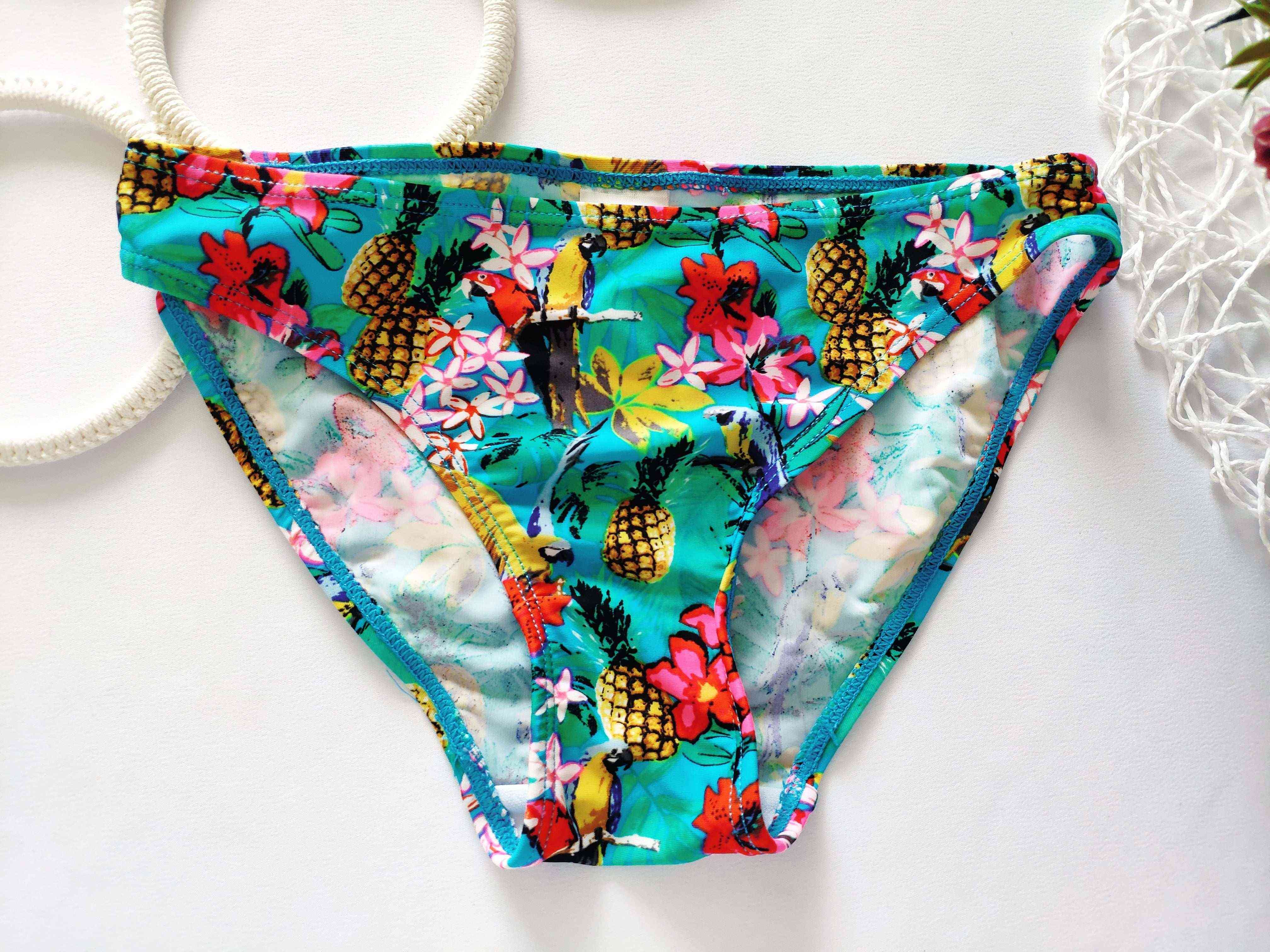 8-9 лет, рост 134 Плавки для девочки