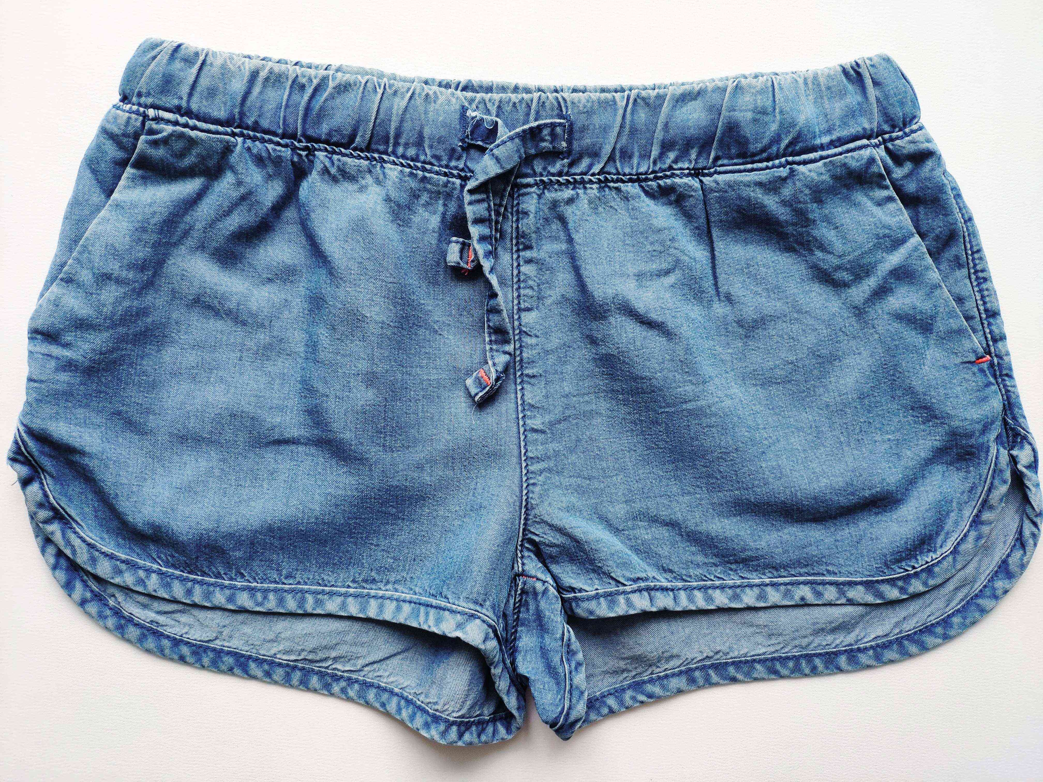 9-10 лет, рост 140 Легенькие шорты для девочки