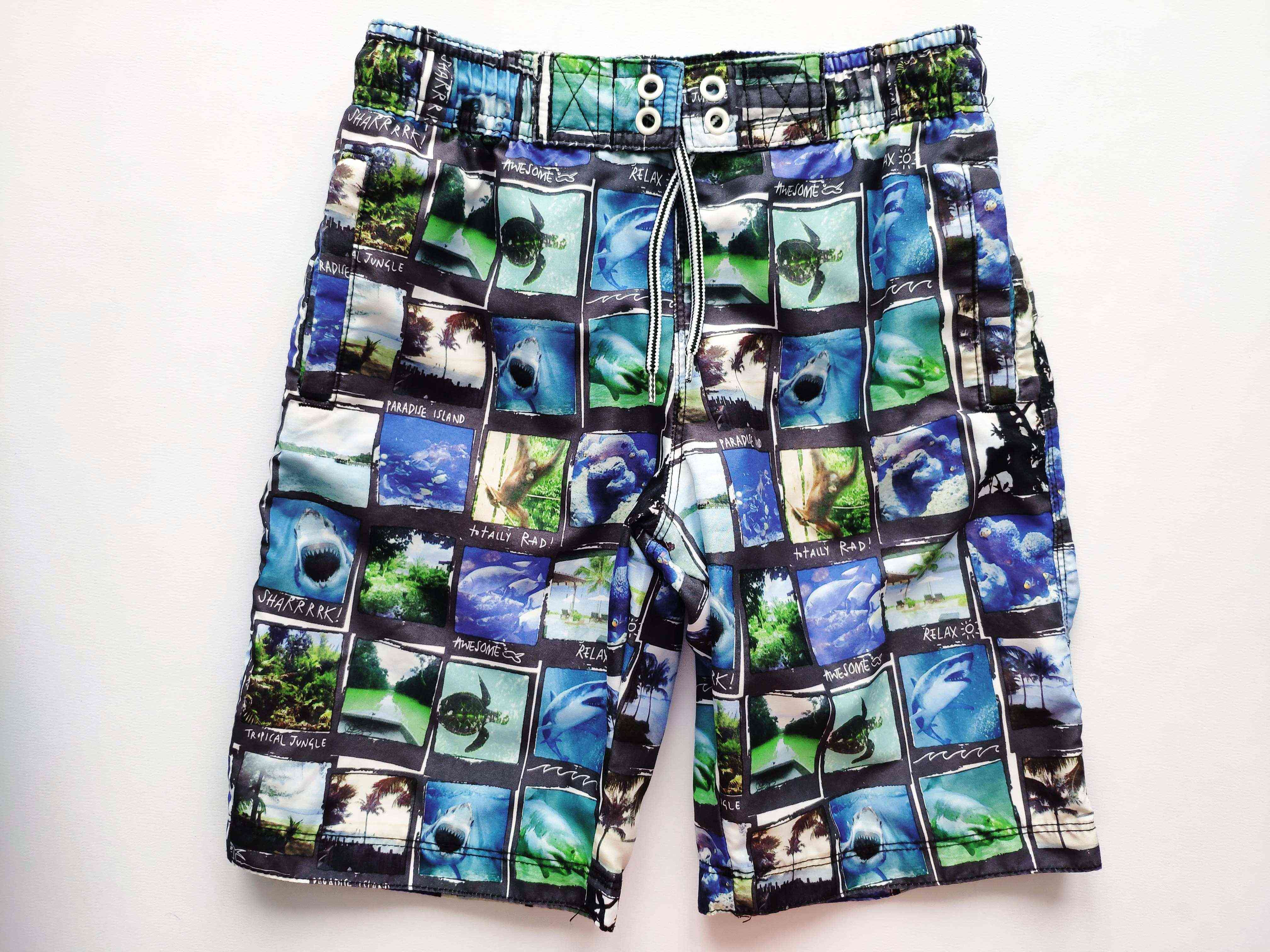 7-8 лет, рост 122-128 Шорты для мальчика с акулами