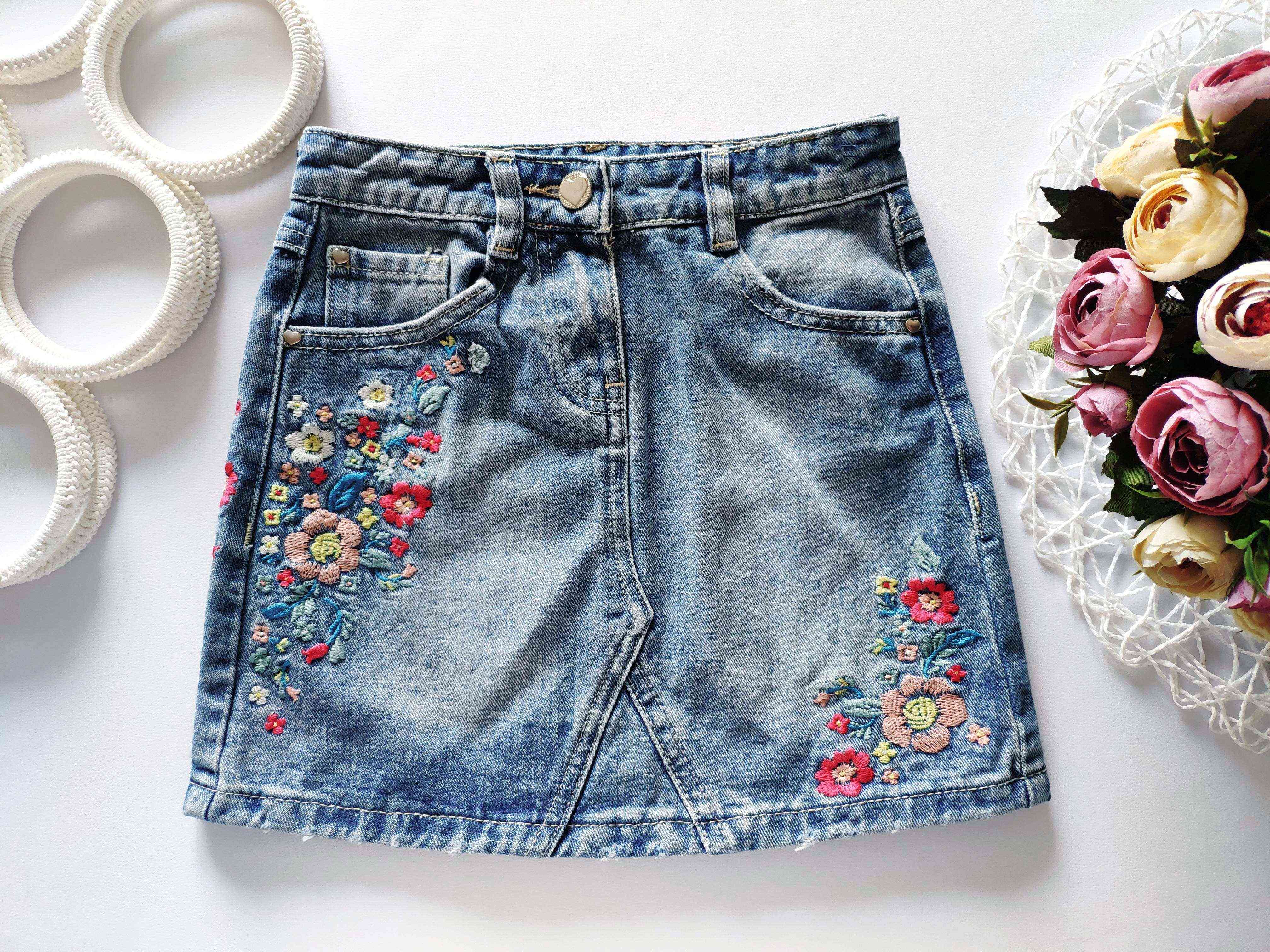 6,7 років, зріст 116,122 Дитяча джинсова спідниця з вишивкою та рідними потертостями