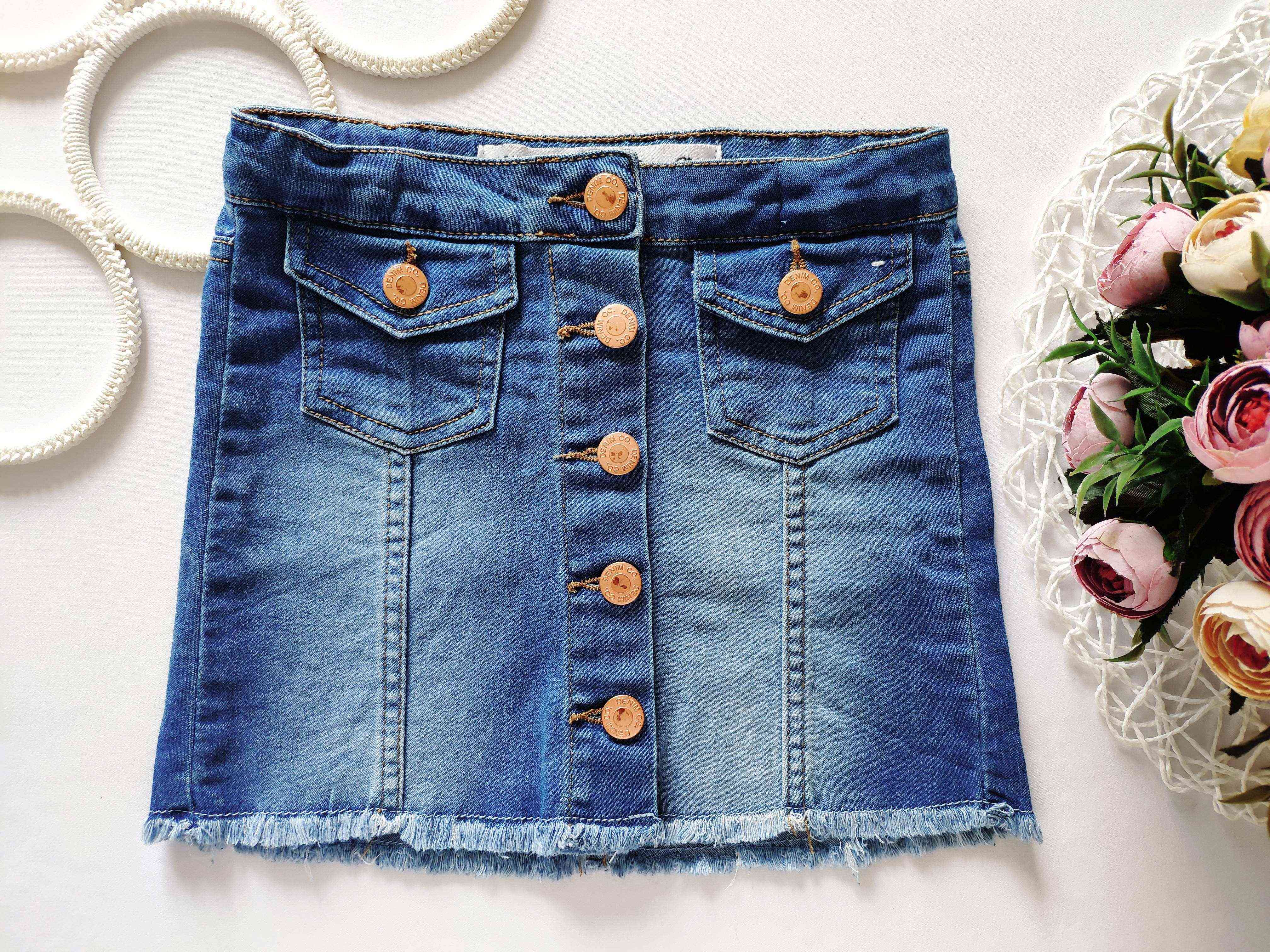 4,5 років, зріст 110 Стрейчева джинсова спідниця на гудзиках