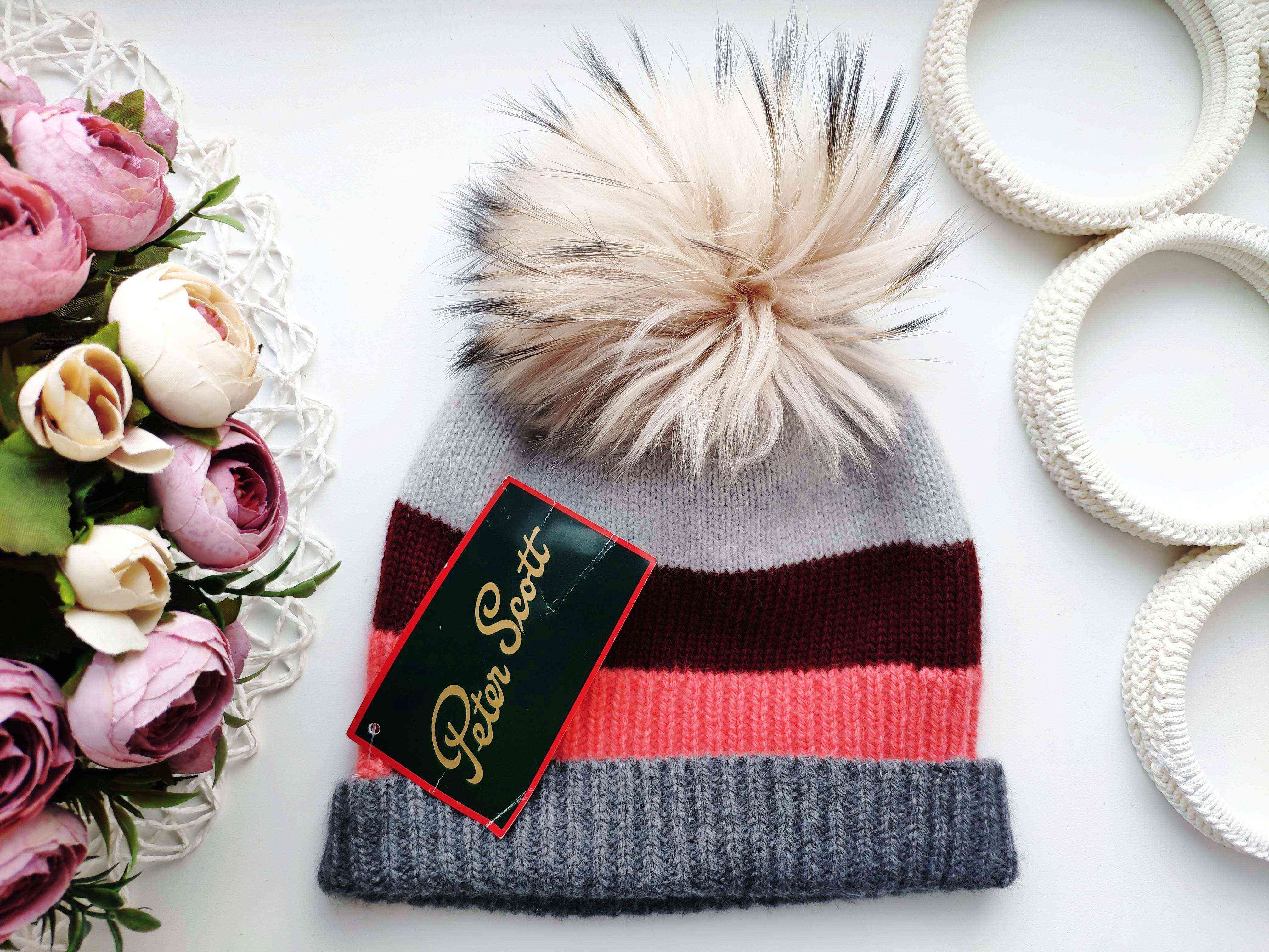 Нова зимова шапка для дівчинки