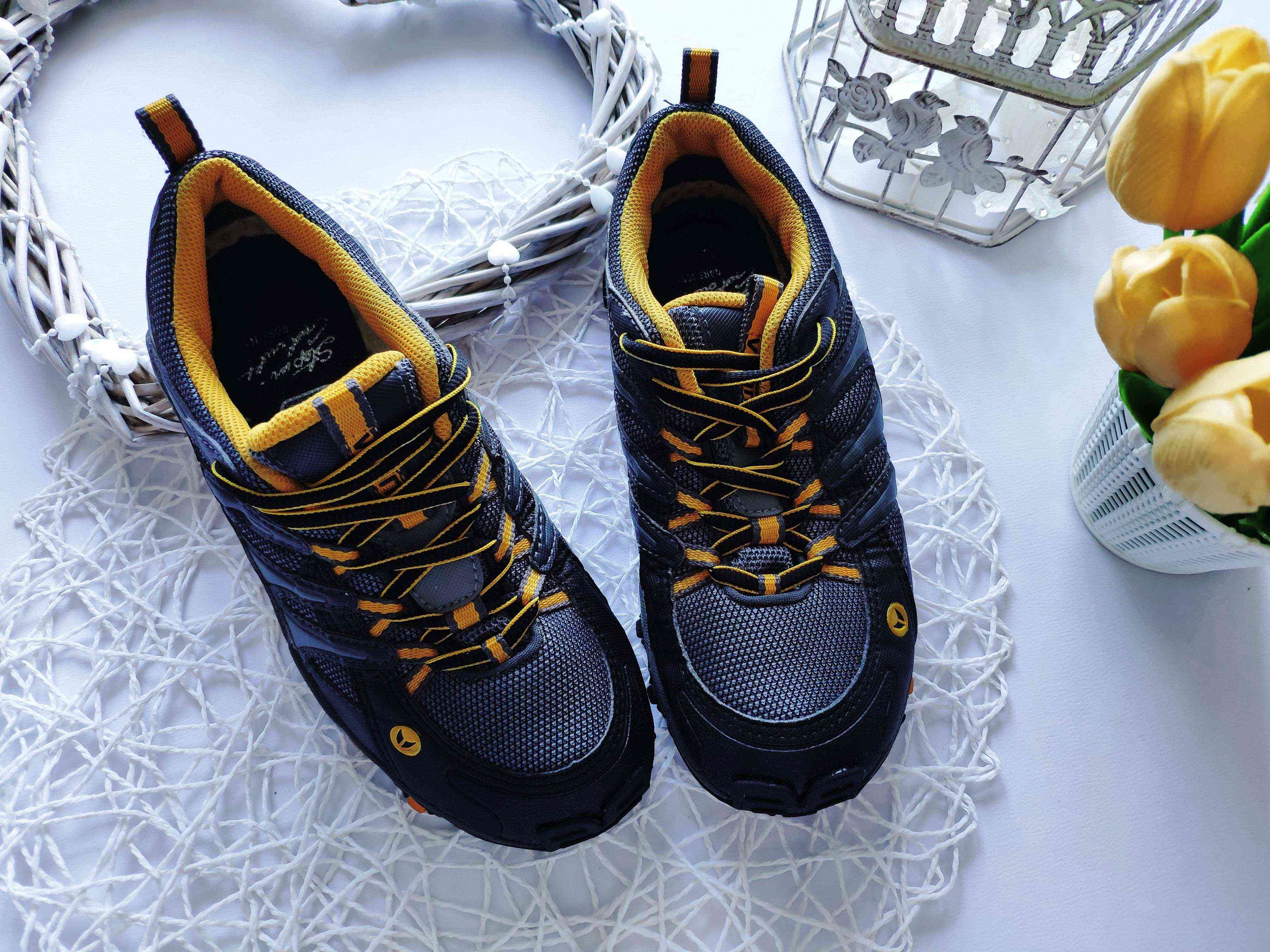 35 (22,5 см) Демисезонные ботинки- кроссовки для мальчика