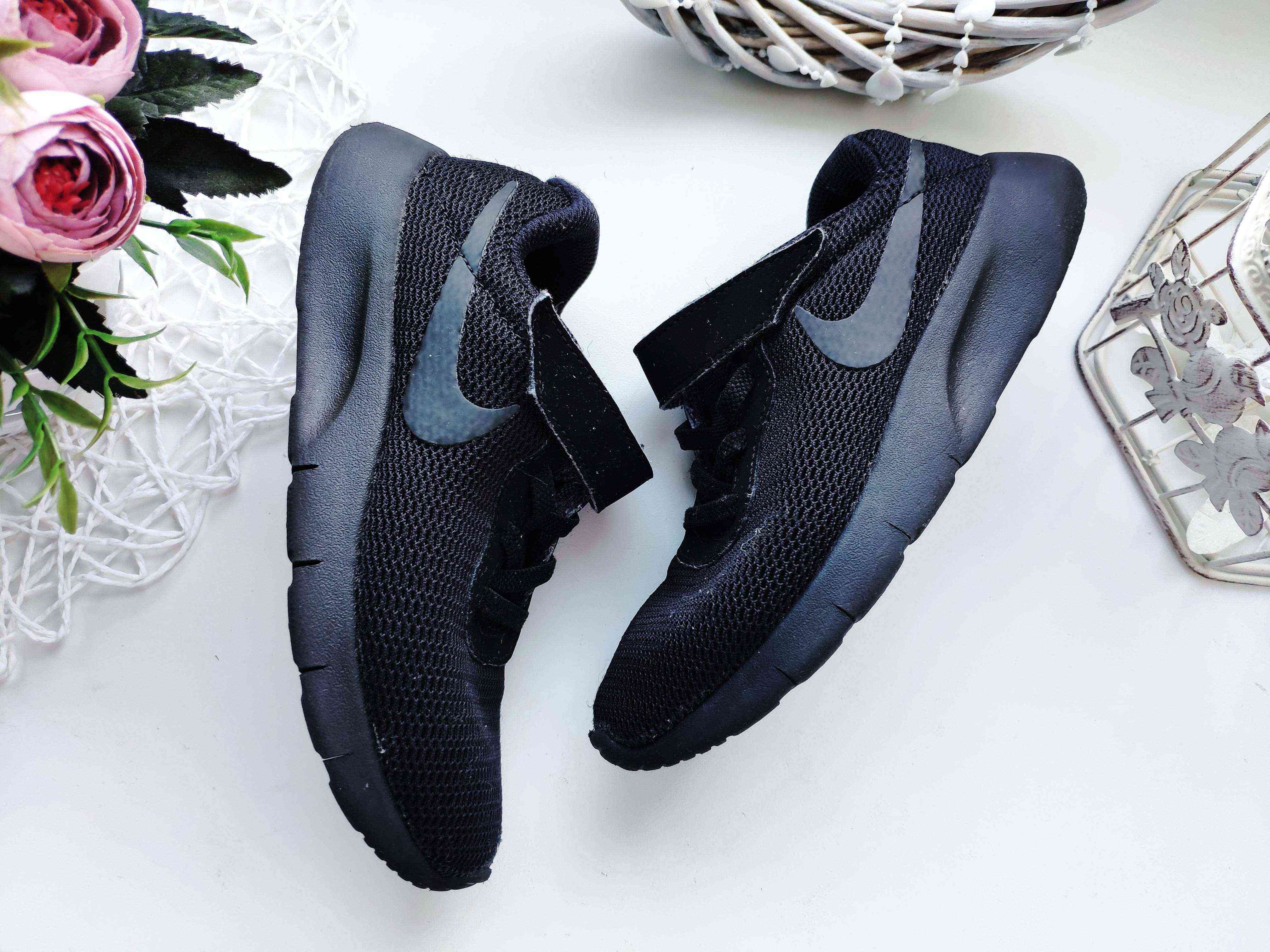 30 (19 см) Легкие черные кроссовки