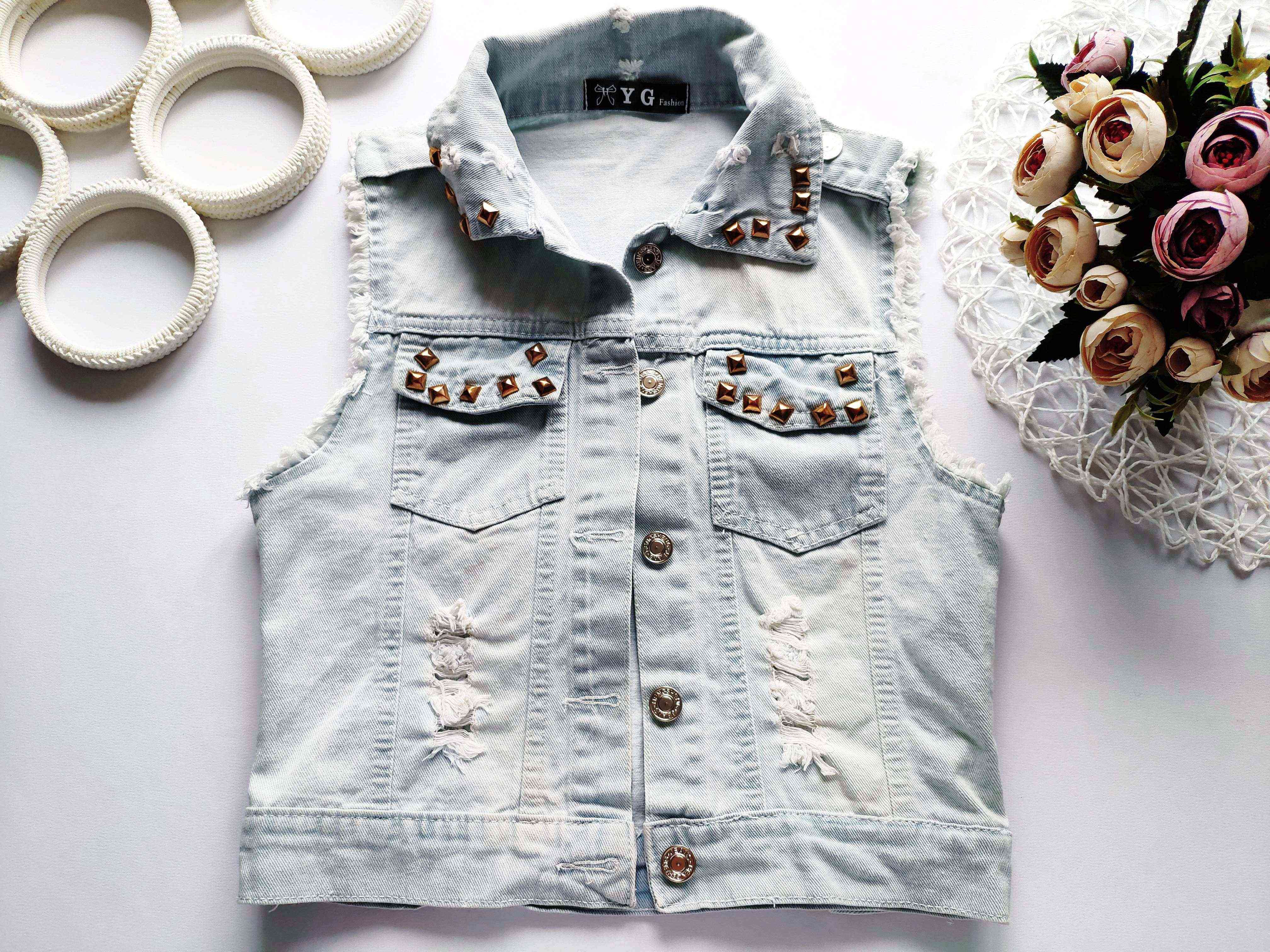 11,12 лет, рост 152 Стильная рваная джинсовая жилетка