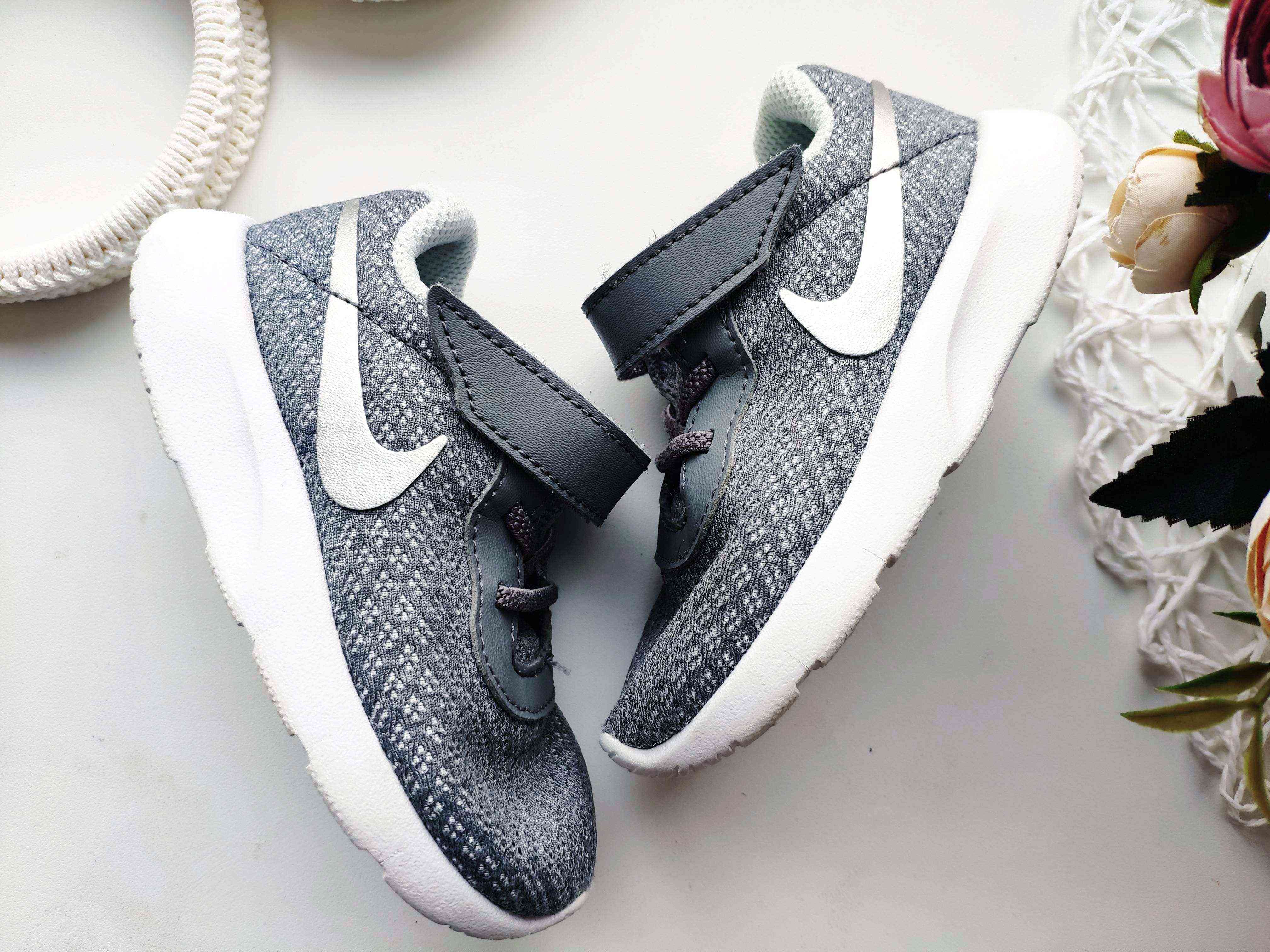 22 (13,5 см) Легкие кроссовки