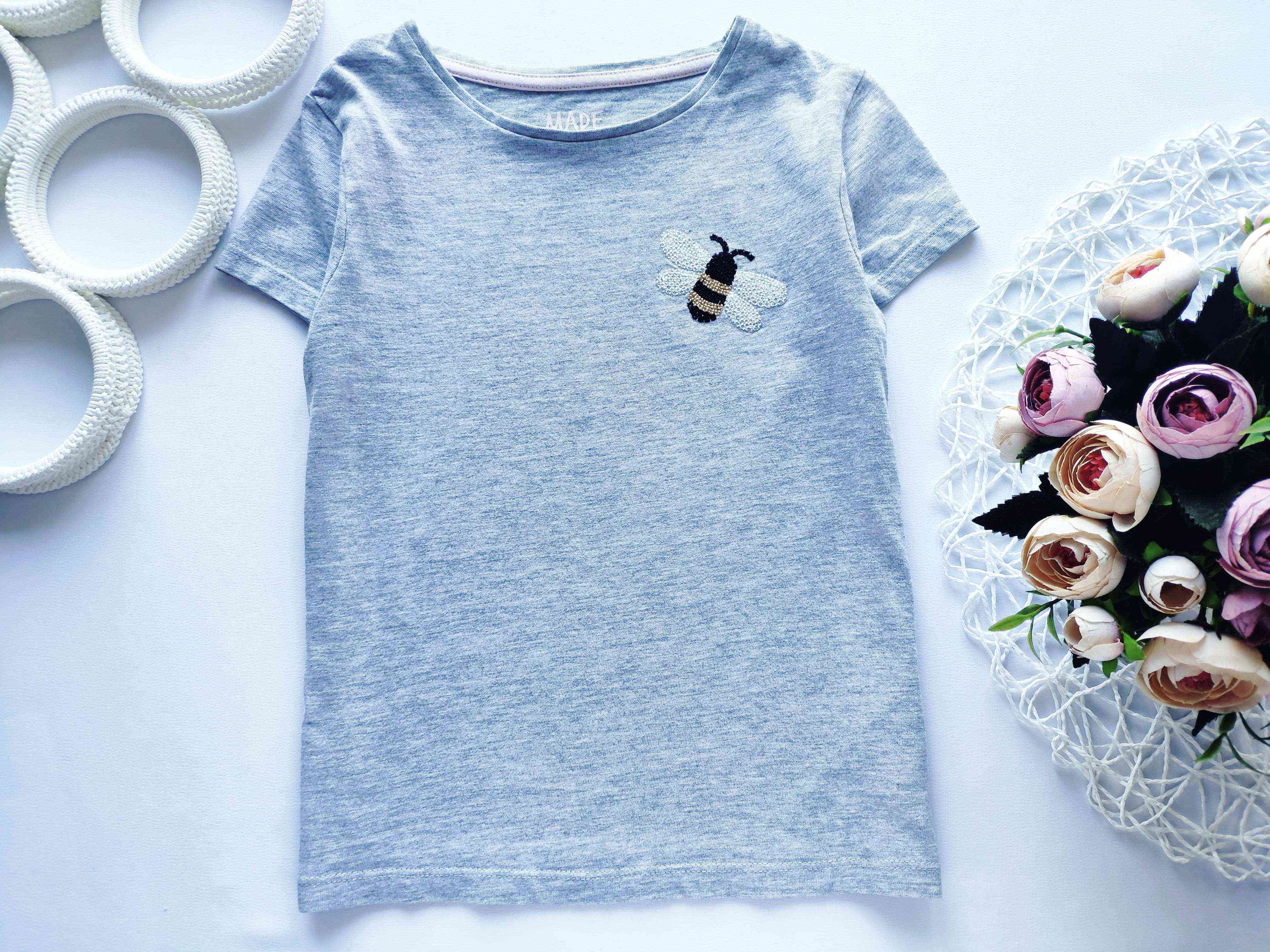 5,6 років, зріст 116 Футболка з бджілкою
