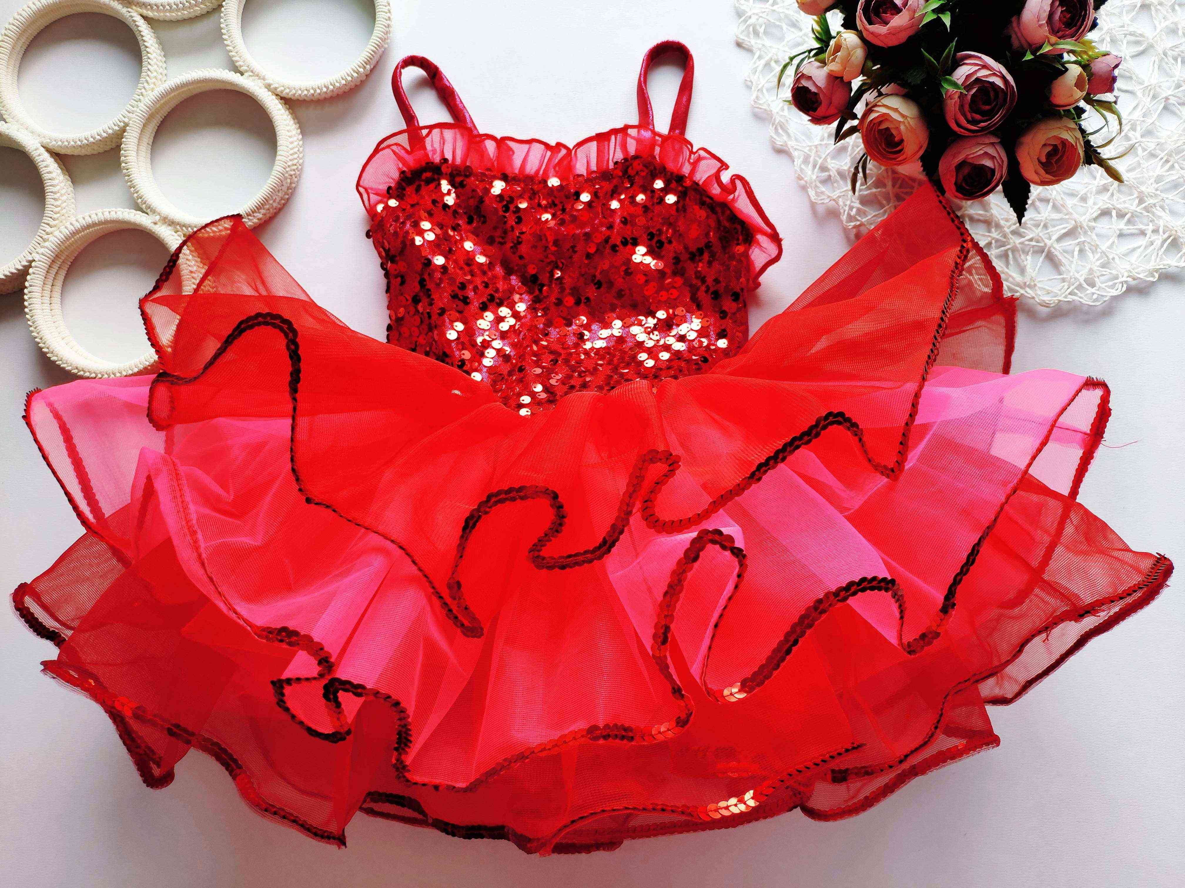 5,6 років, зріст 110,116 Блискуча пишна сукня