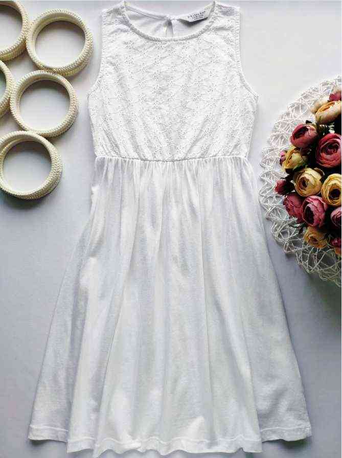 8,9 років, зріст 134 Біле плаття