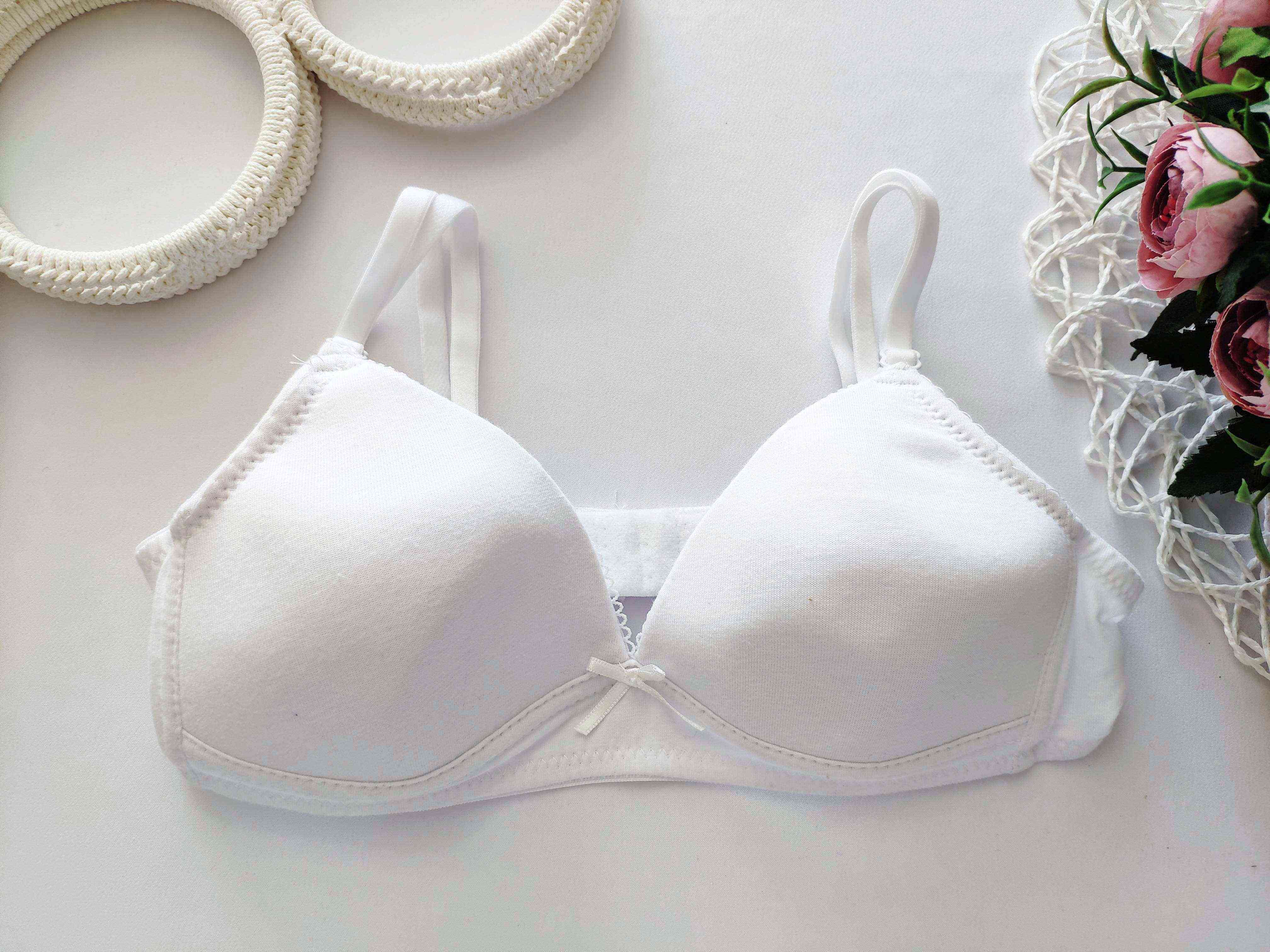 Перший дитячий бюстгалтер