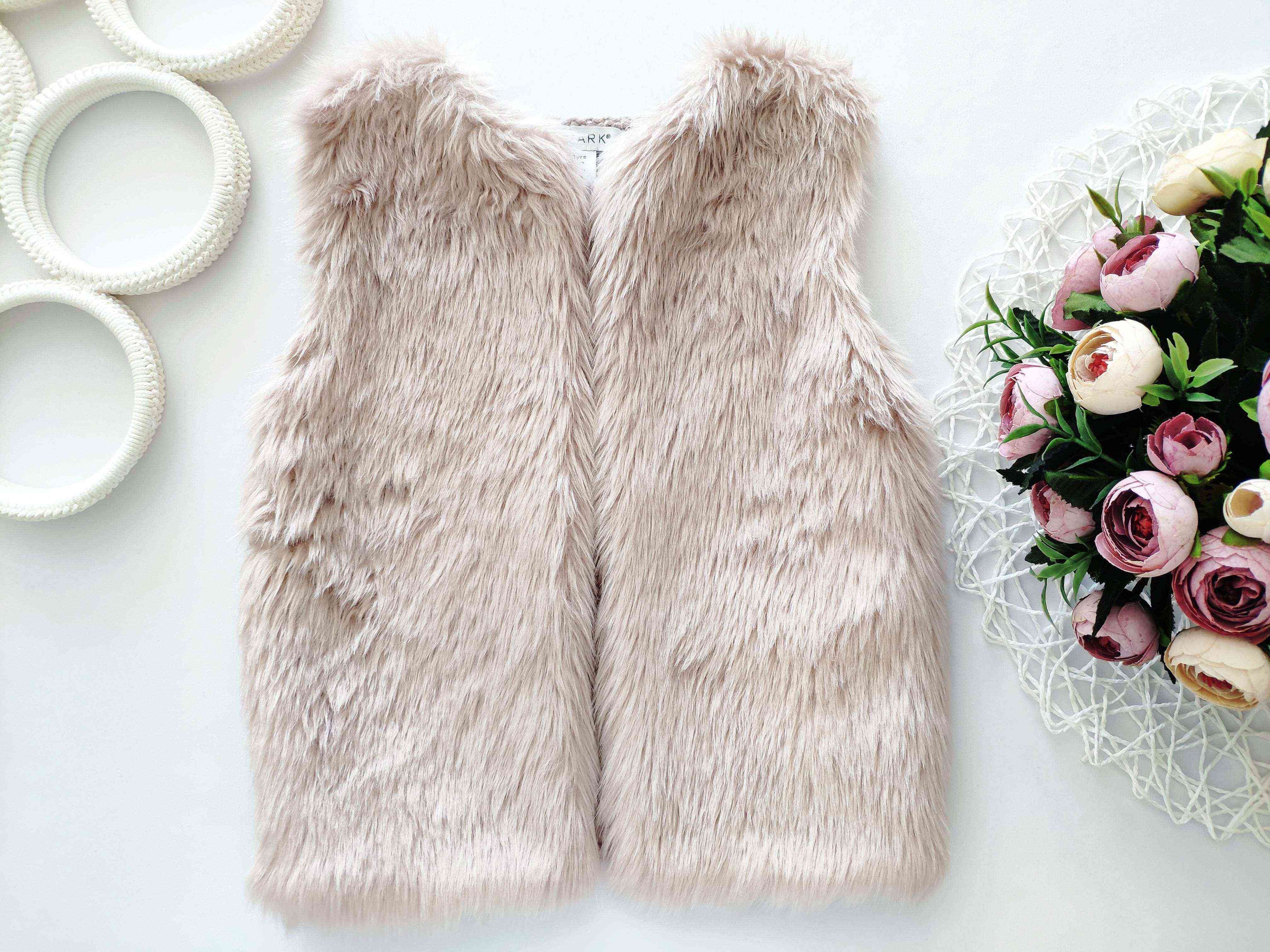 2,3 года, рост 98 Меховая жилетка