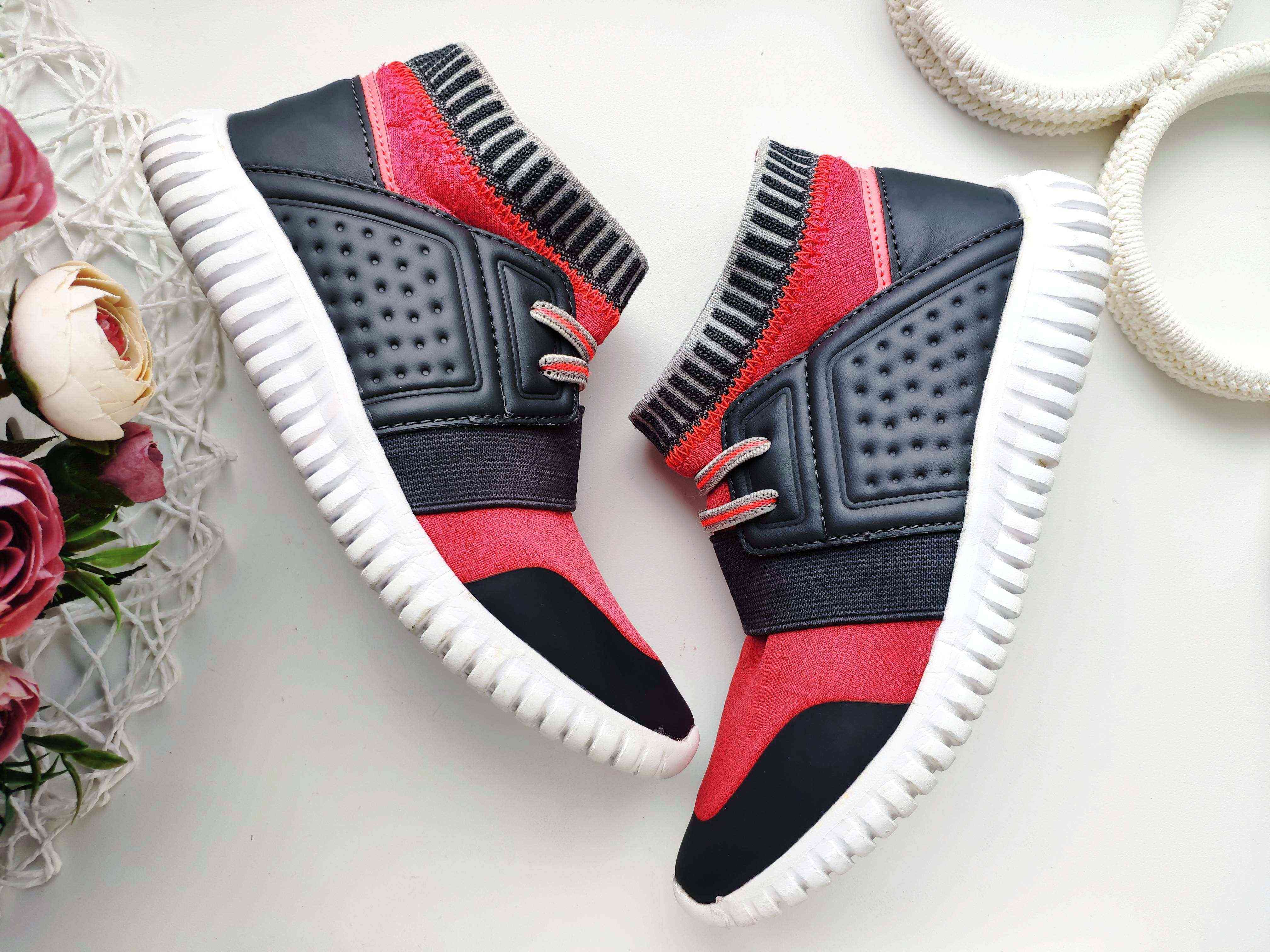 33 (21,5 см) Легкі кросівки