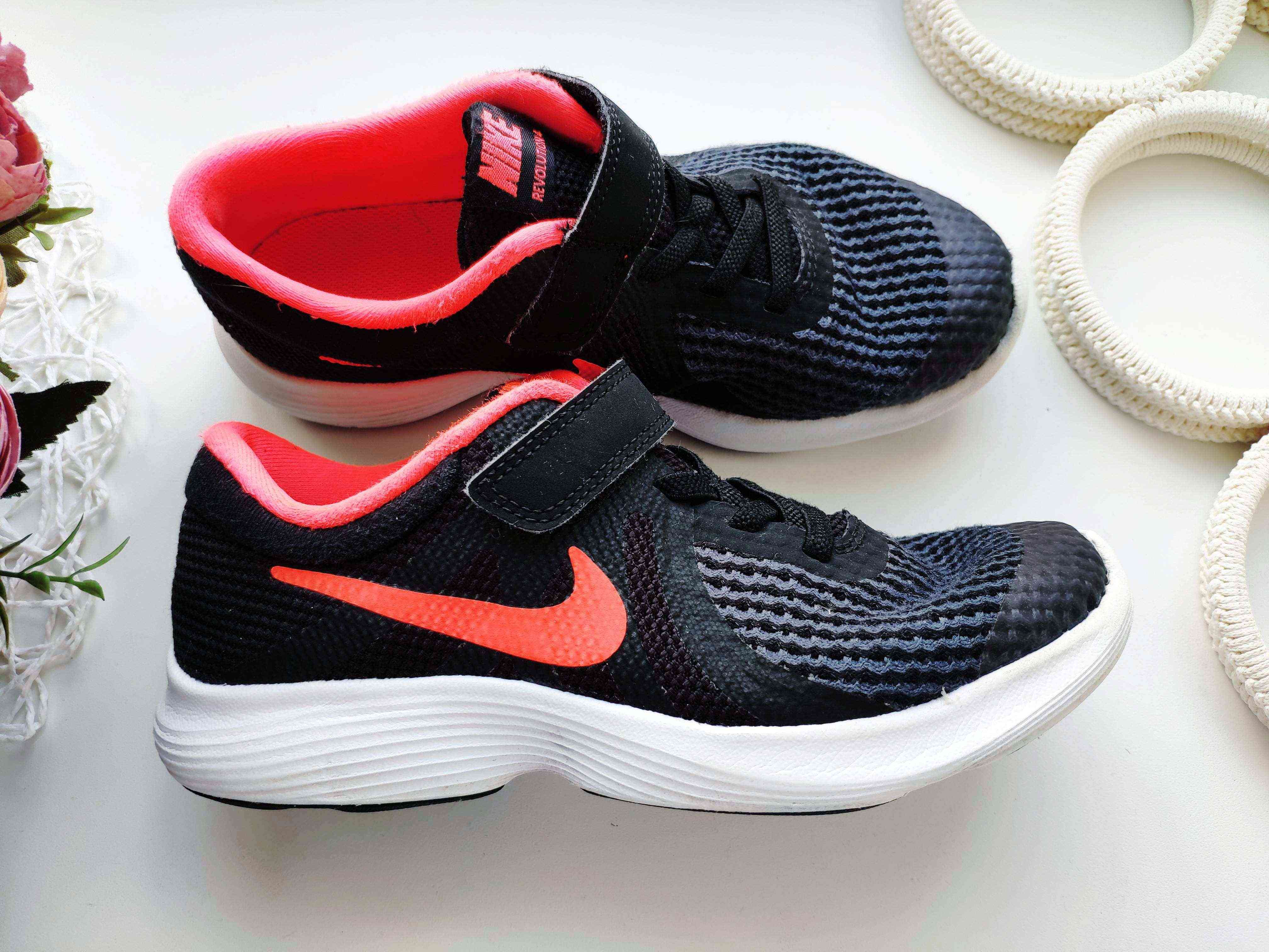 33 (21 см) Легкі кросівки