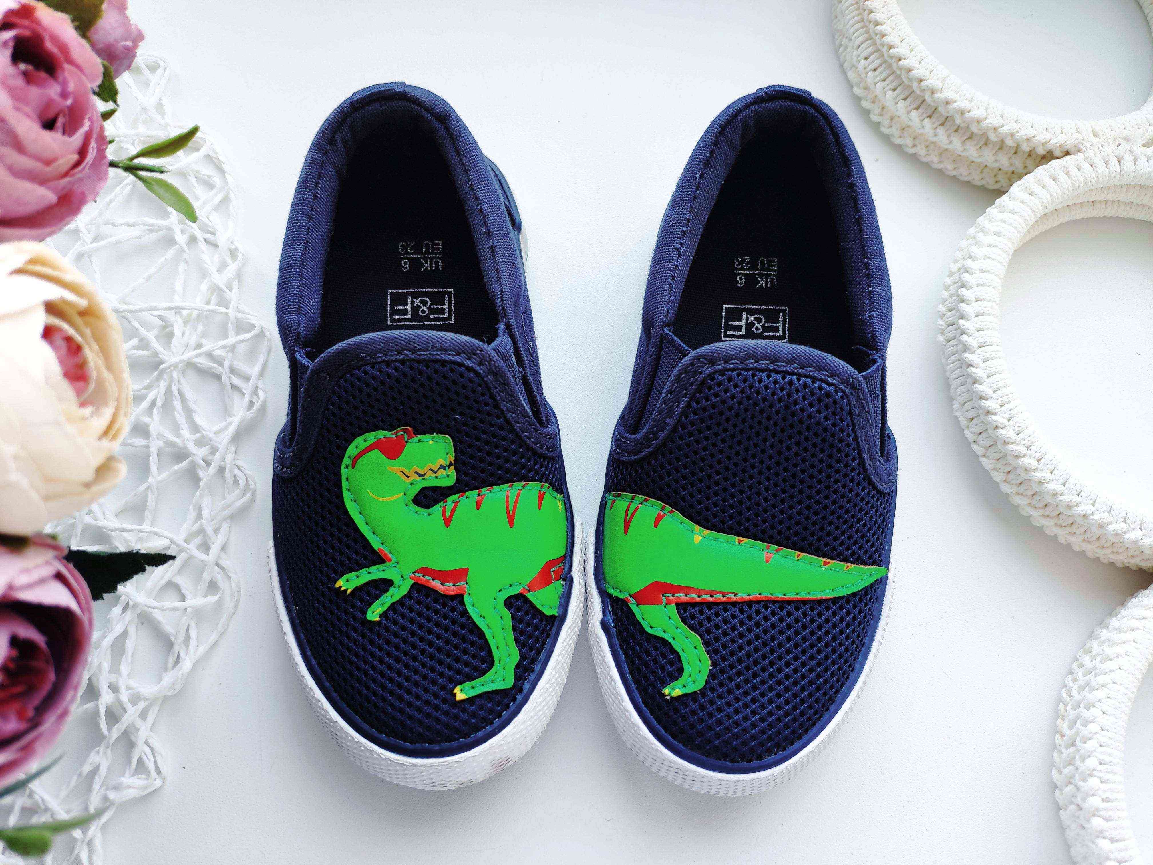 23 (14 см) Кеды с динозавором