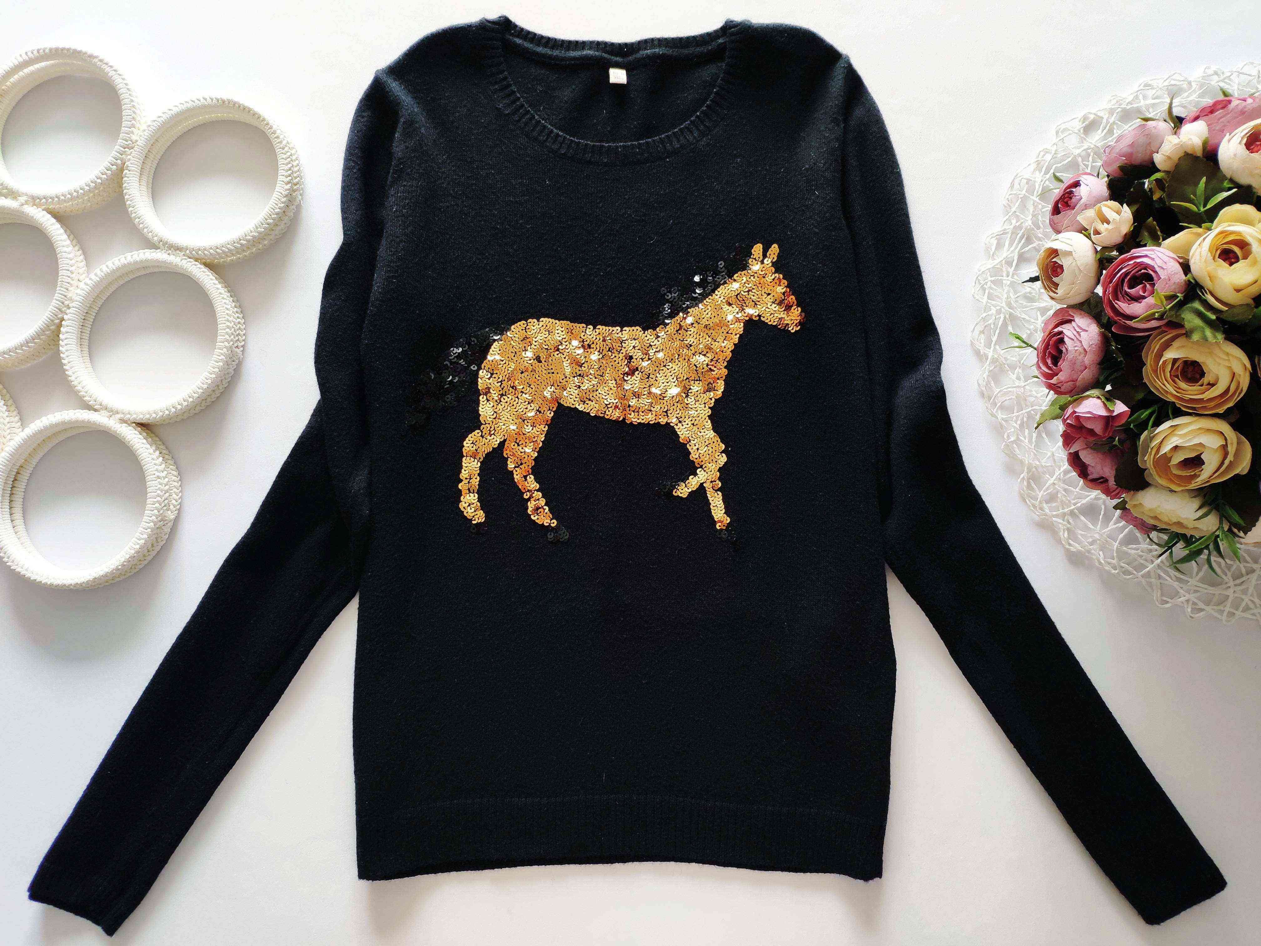 10,11 лет, рост 146 Свитерок с лошадкой