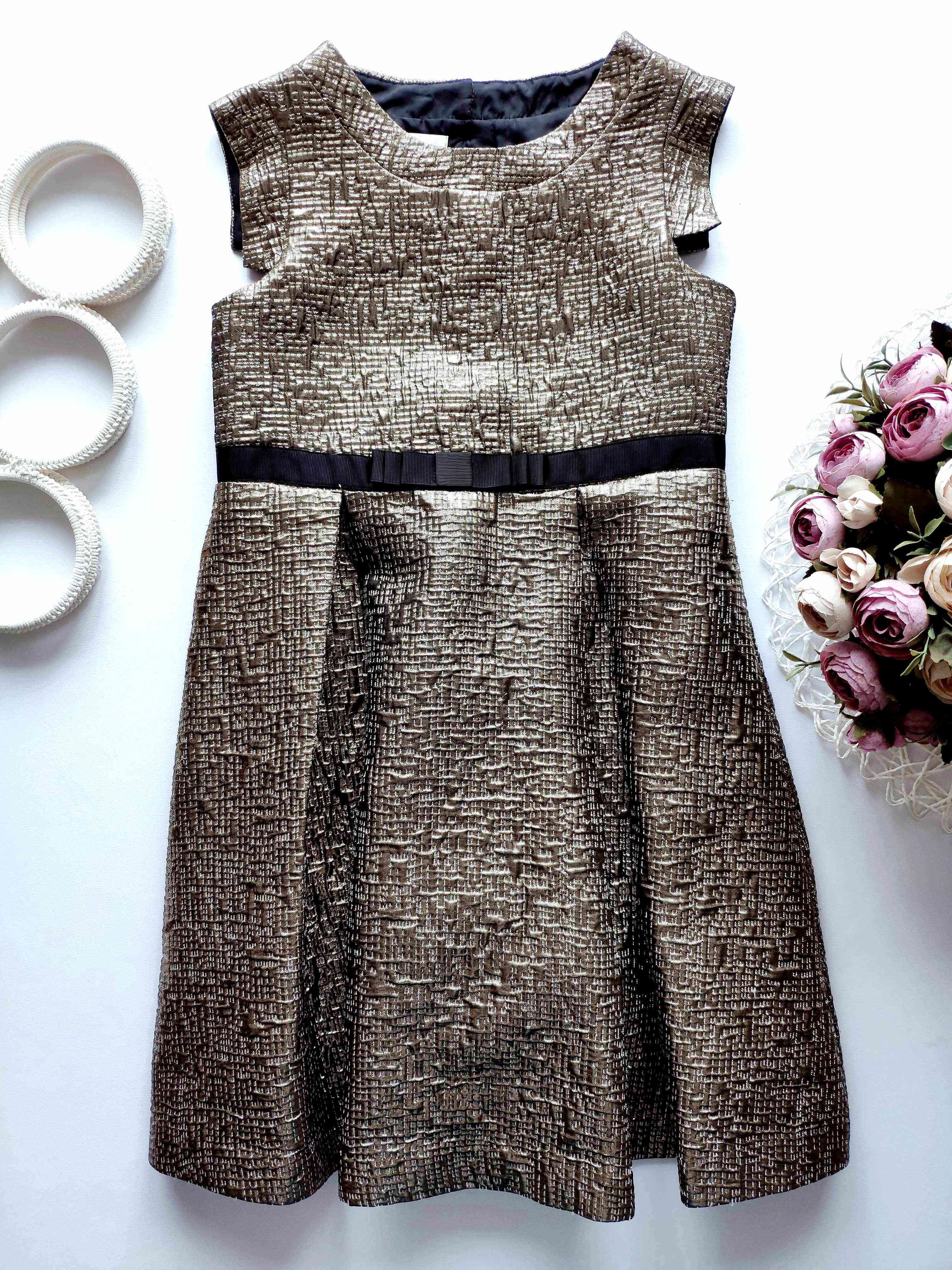 9 років, зріст 134 Золота сукня