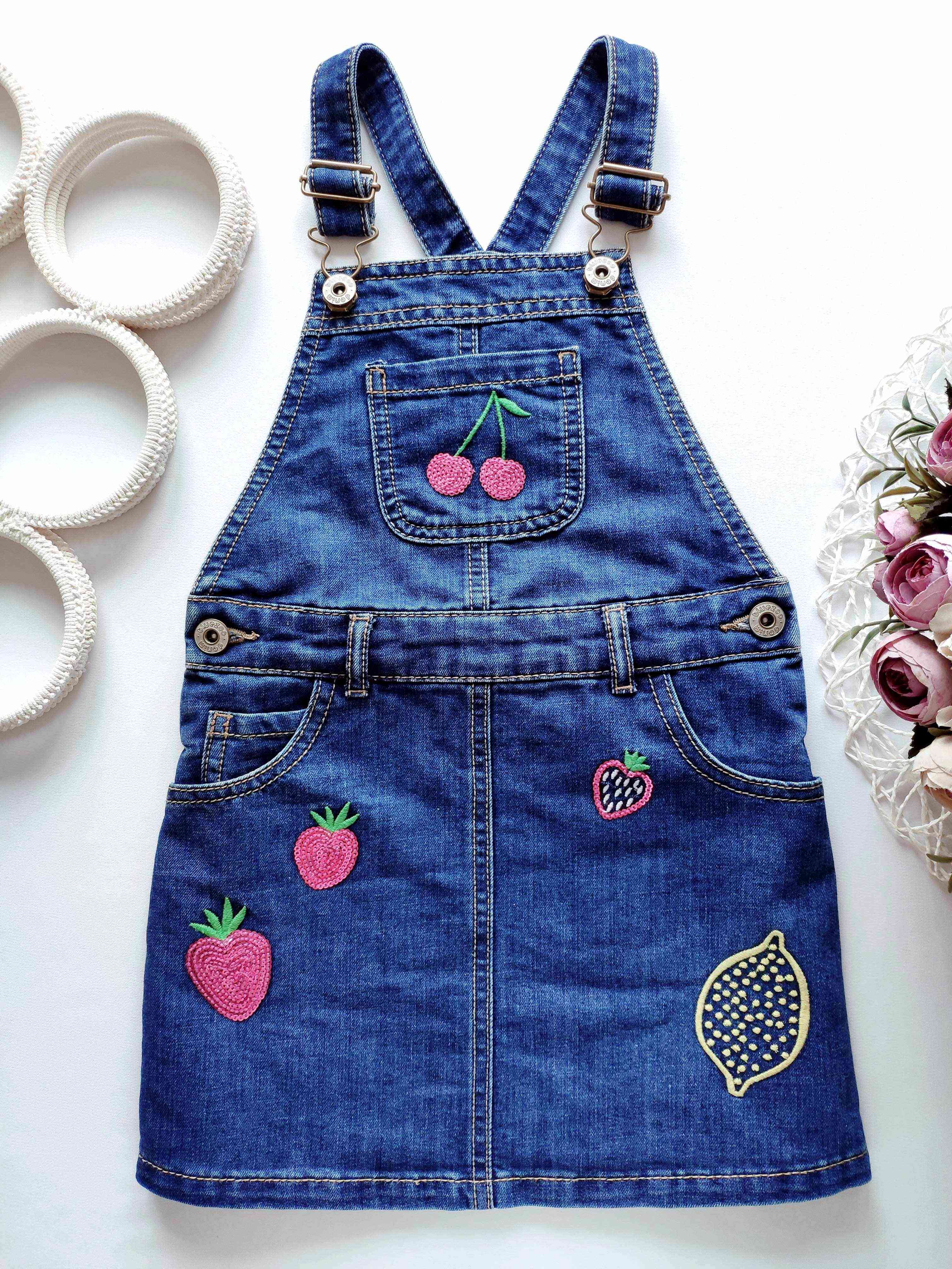 3,4 роки, зріст 104 Джинсовий сарафан з паєтками