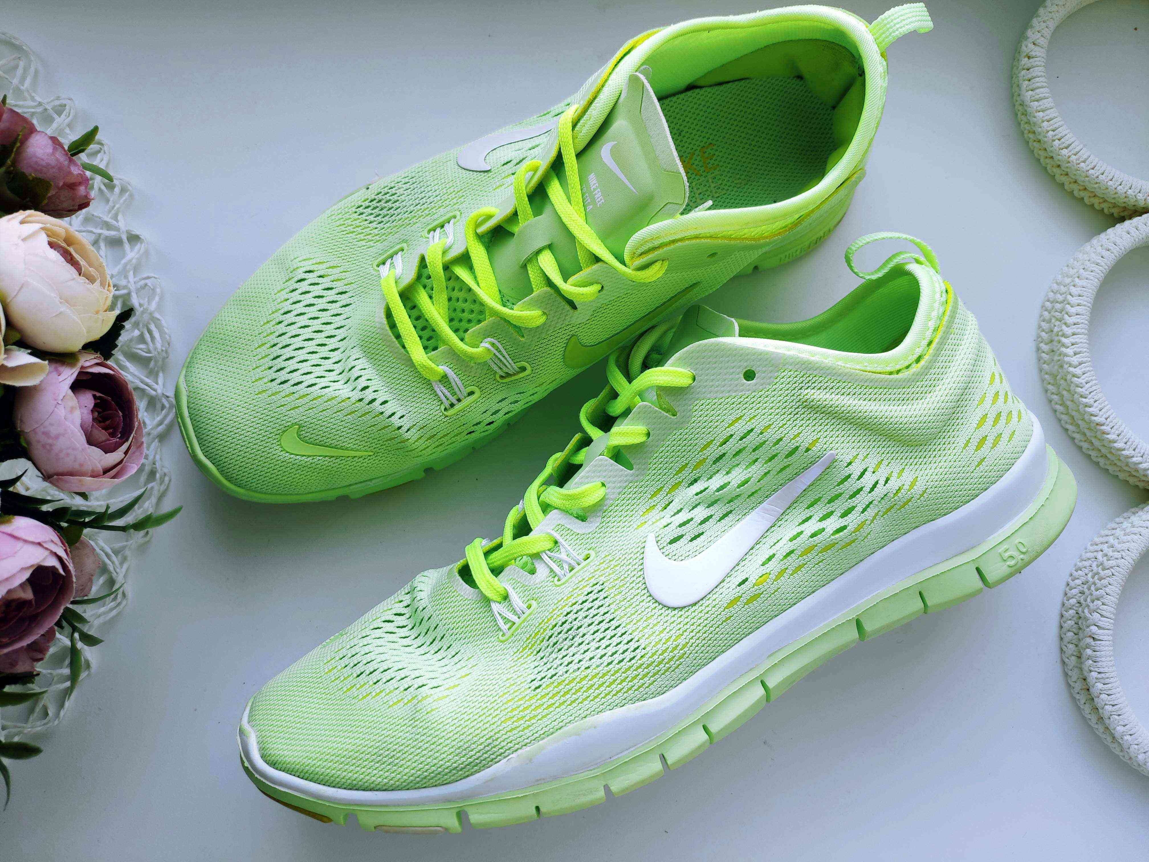 38 (25 см) Яскраві кросівки