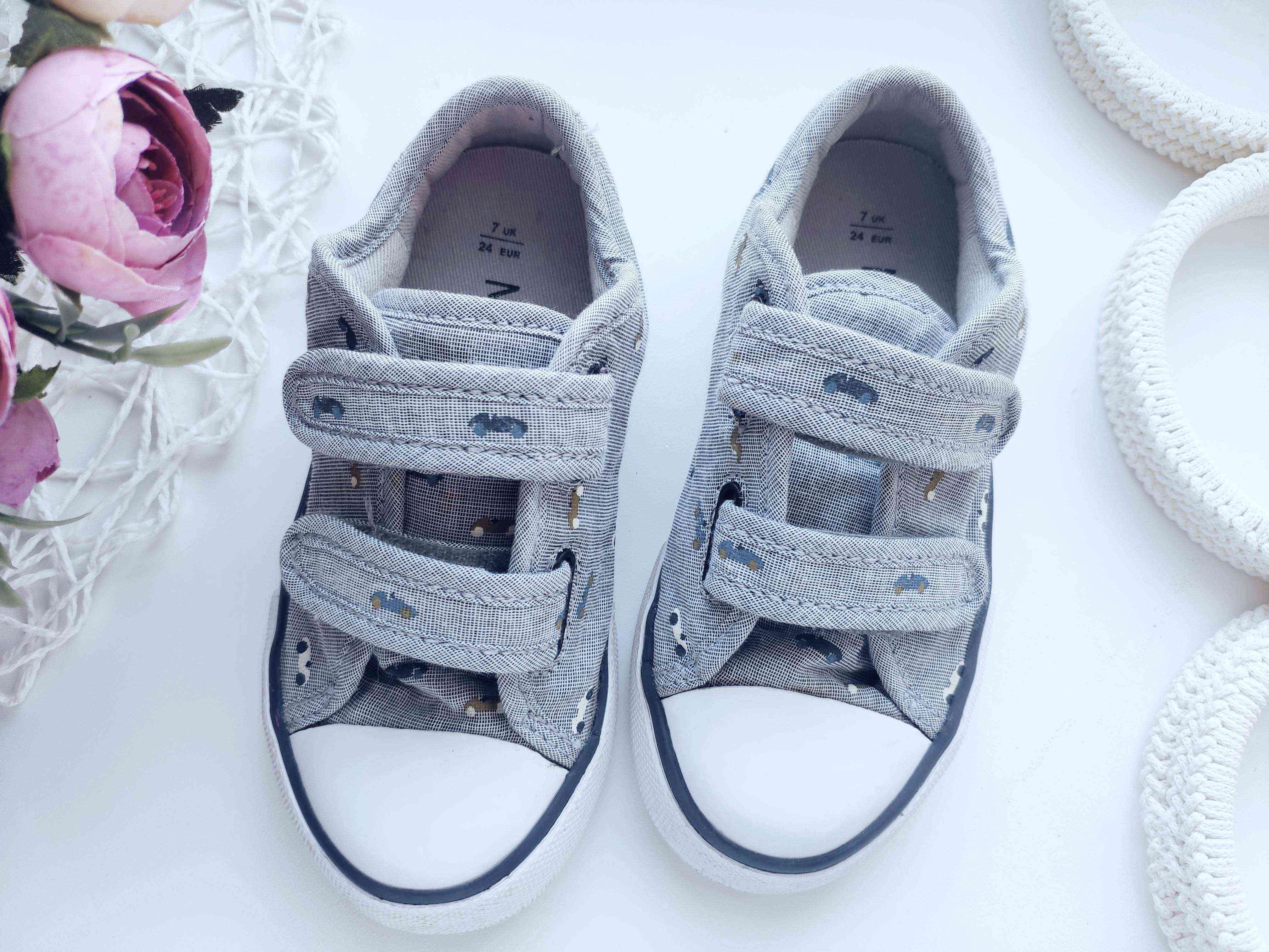 24 (15 см) Кеди у машинках