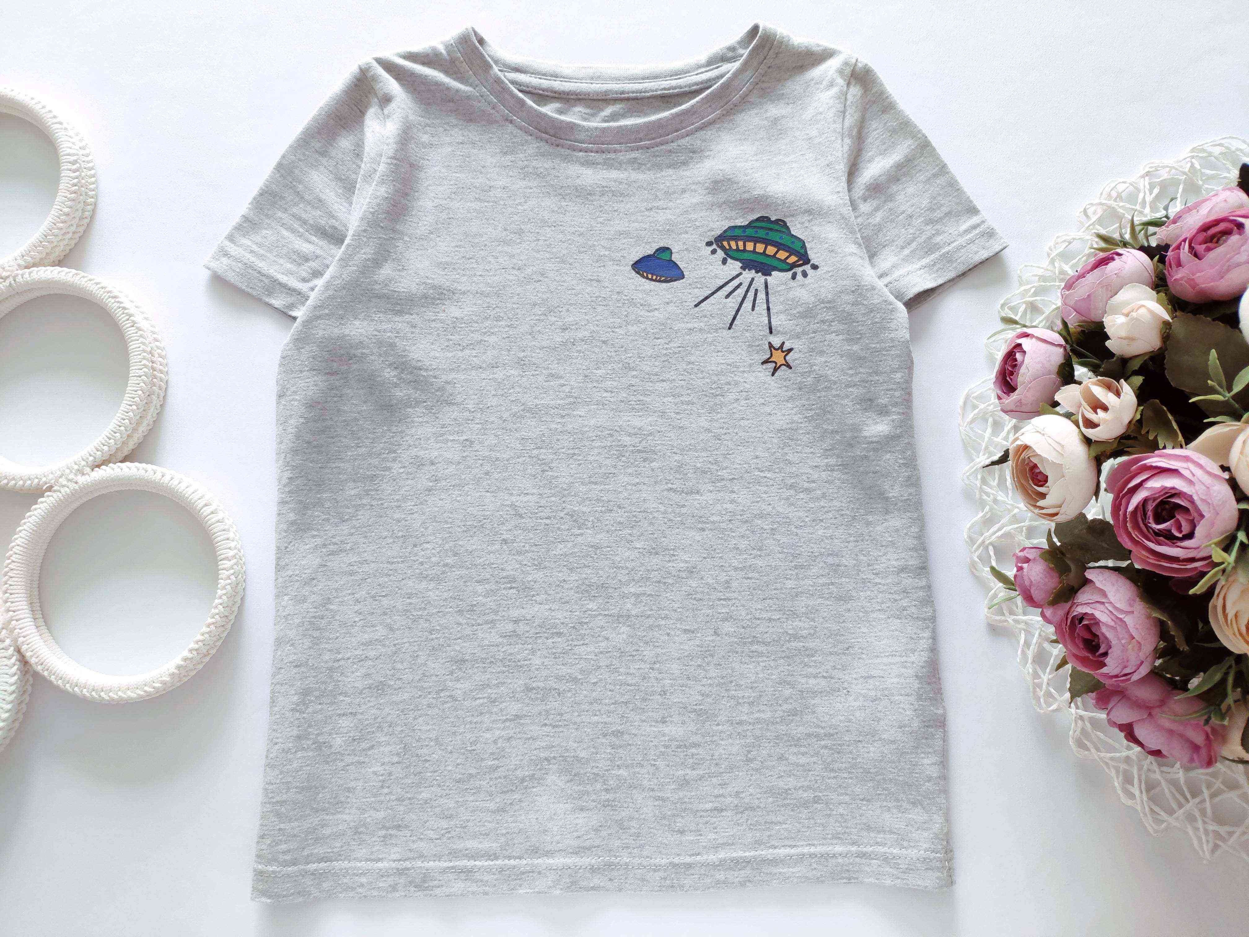 3,4 роки, зріст 98,104 Футболка з літаючою тарілкою