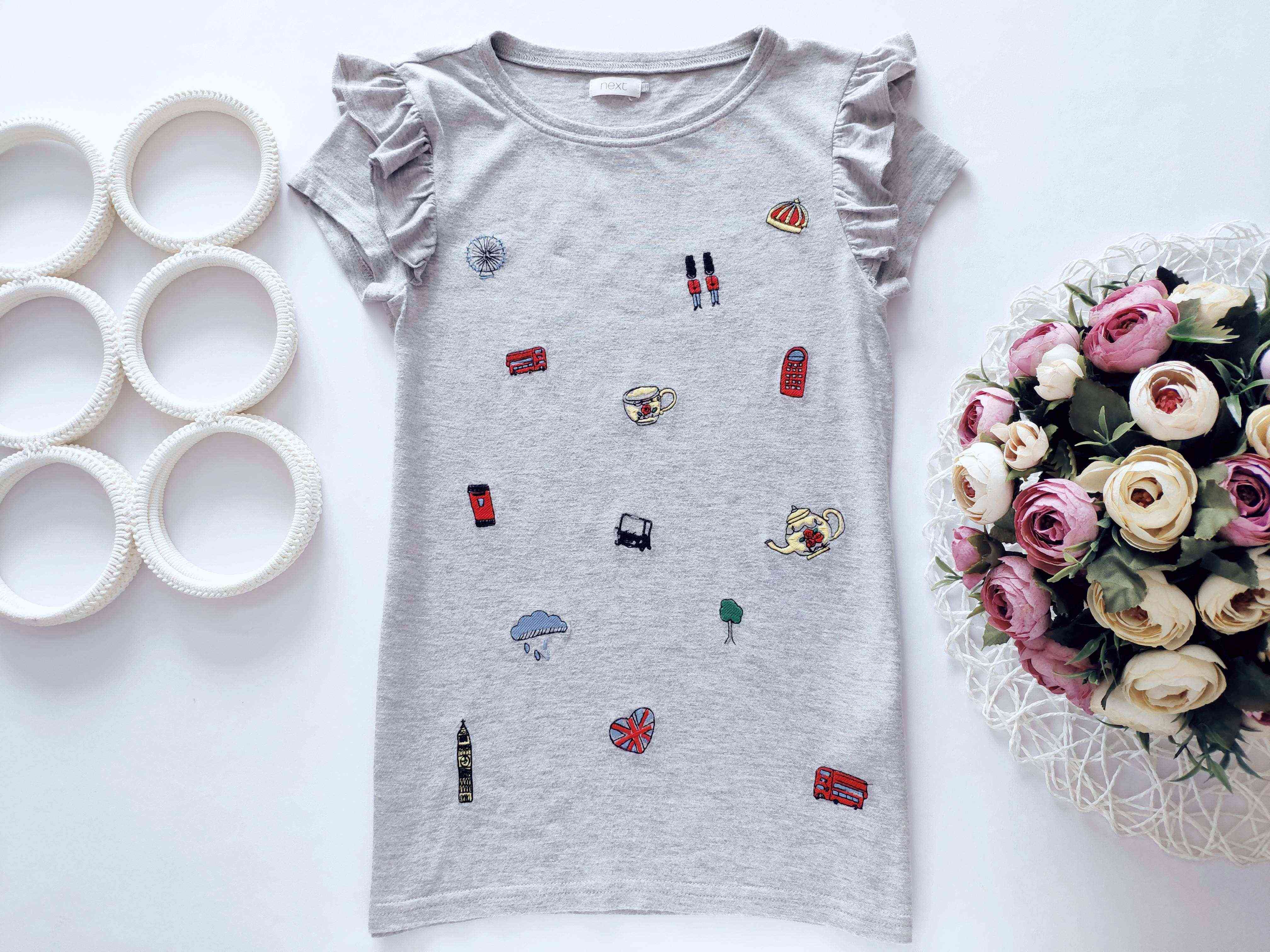 8 років, зріст 128 Футболка з нашивками