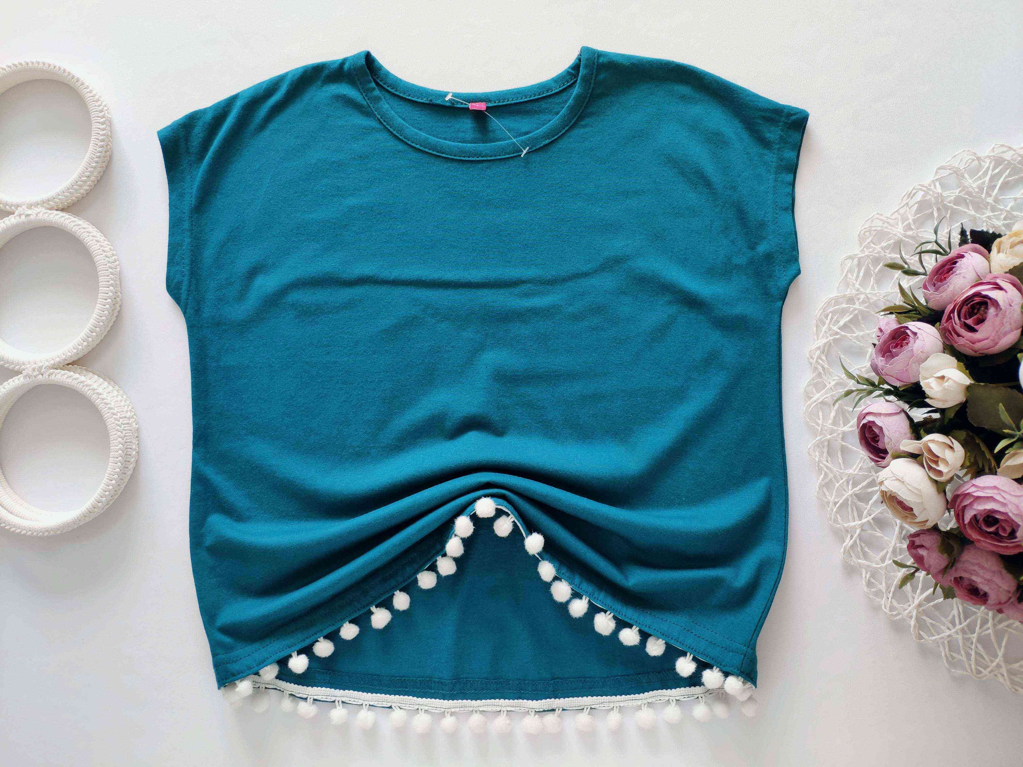 8 років, зріст 128 Футболка з помпонами