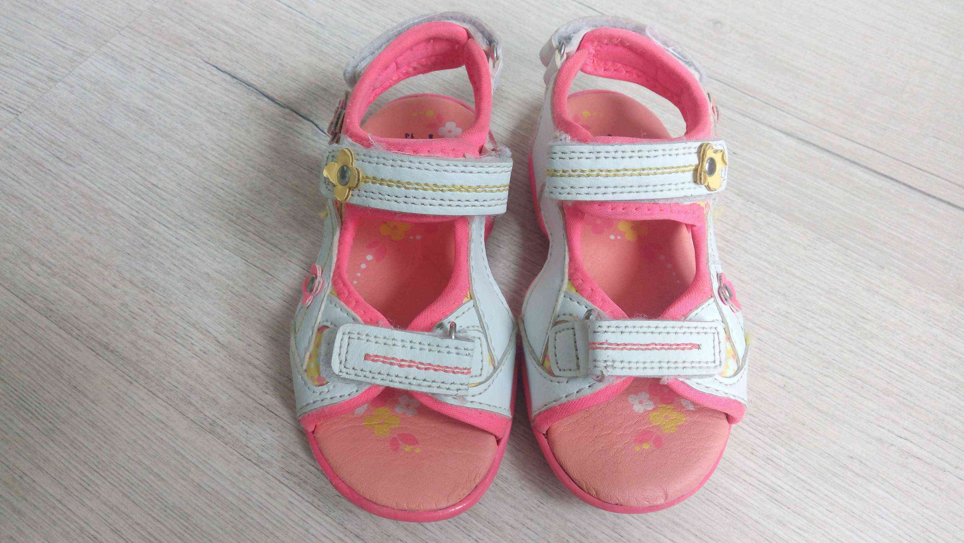 24-25 (16 см) Босоножки для девочки