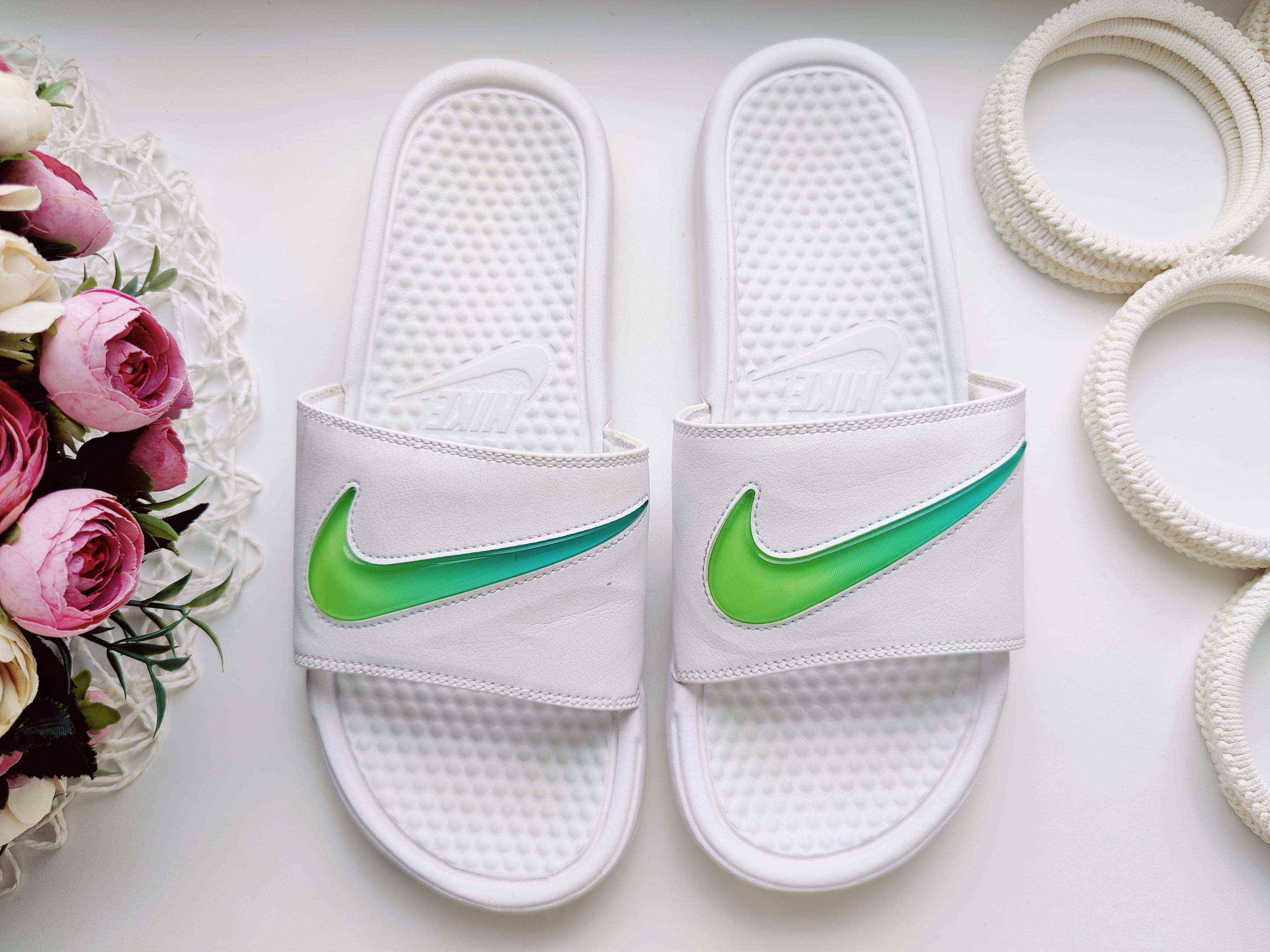 42,5 (27-28 см) Белые шлепанцы