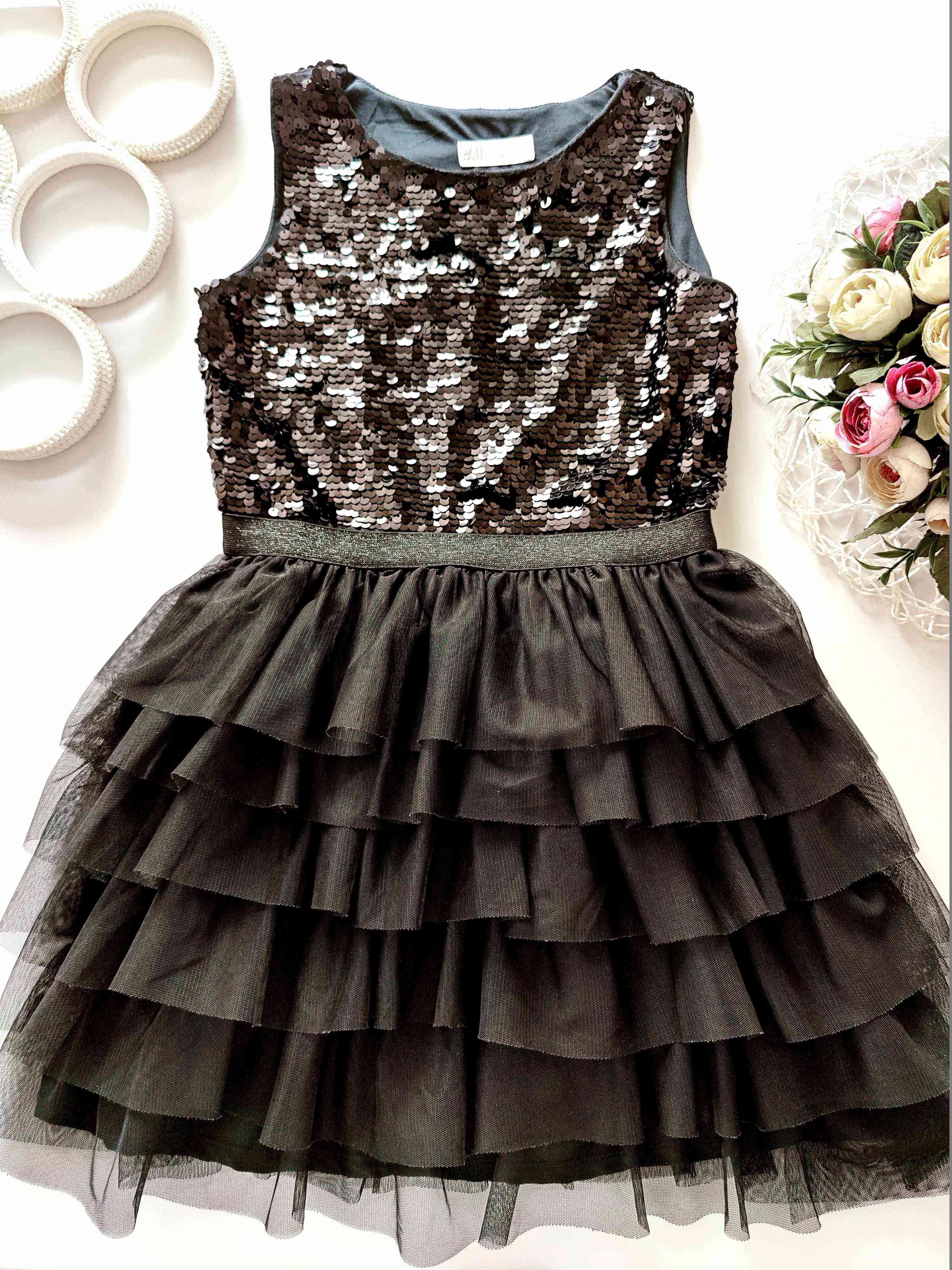 8,9 років, зріст 134 Ошатне плаття з паєтками