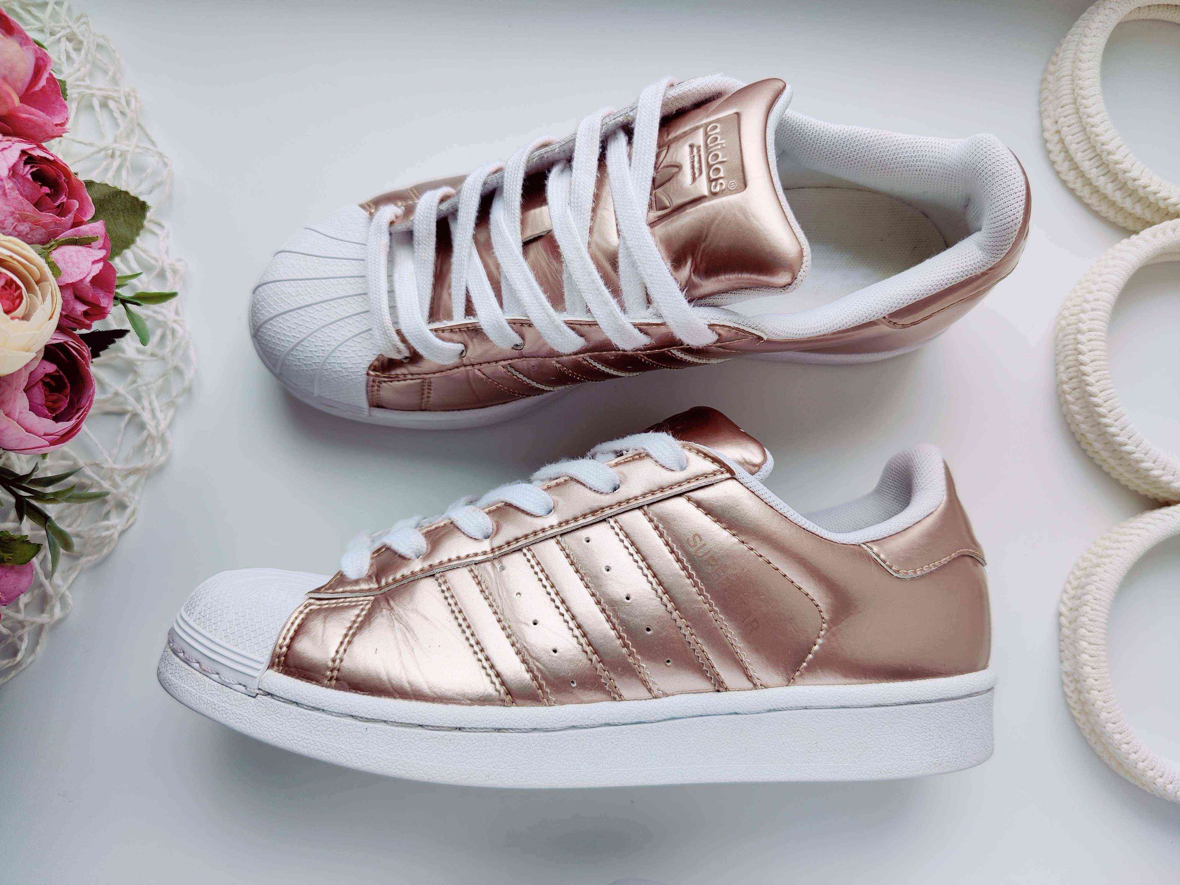 38 (24,5 см) Золотистые кроссовки