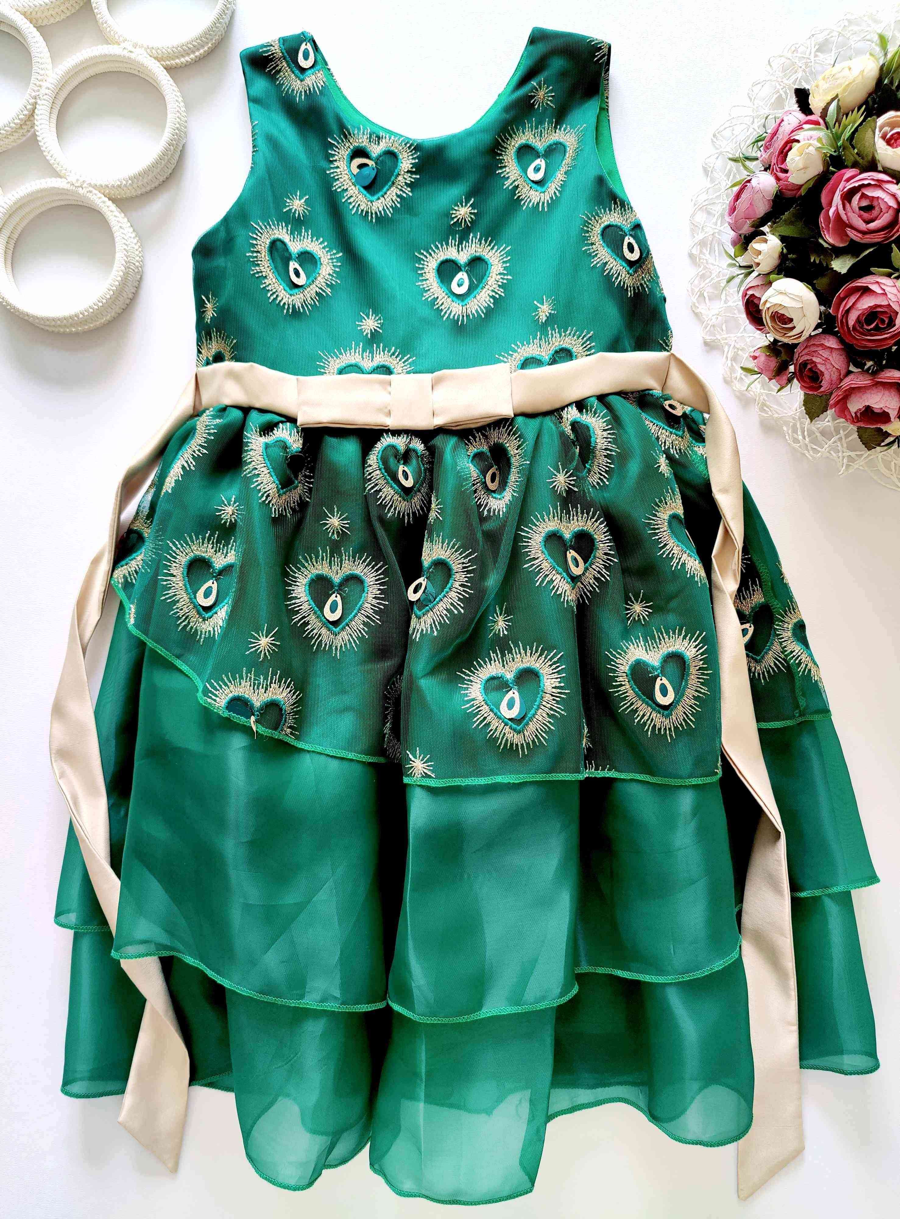 Смарагдова ошатна сукня