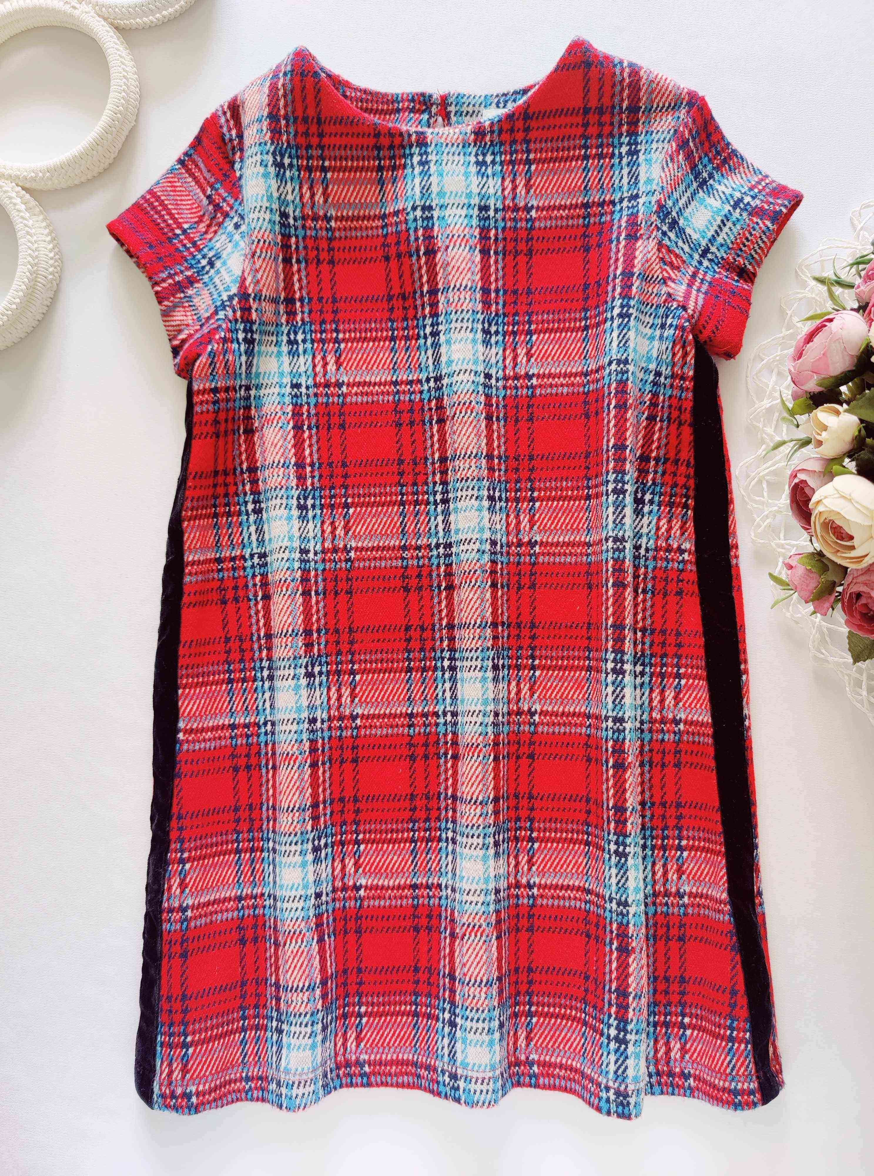 5 років, зріст 110 Клітчаста сукня з лампасами