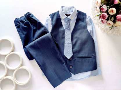 5 лет, рост 110 Нарядный детский костюм в модную клетку