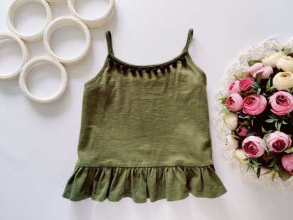 9 років, зріст 134 Майка з помпонами