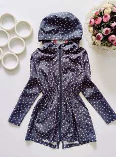 9,10 років, зріст 140 Вітрівка у горошок