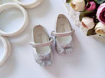 18 (11 см) Сріблясті туфлі на хрестини