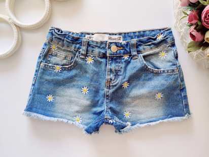 9,10 років, зріст 140 Джинсові шорти в ромашках