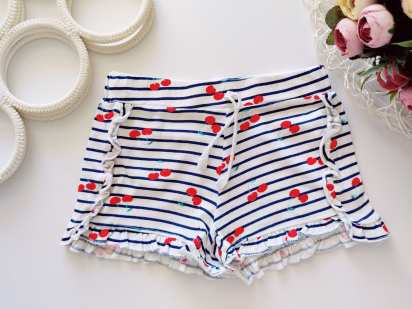 4,5 років, зріст 110 Трикотажні шорти в черешнях