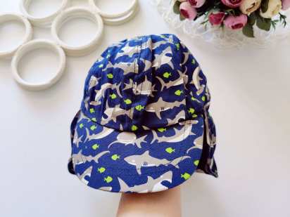ОК 52 (3-6 років) Кепка акулах із захистом шиї