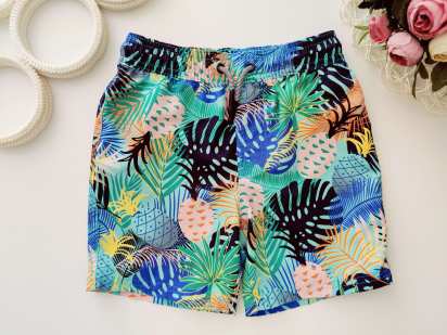 4,5 років, зріст 110 Яскраві шорти в ананасах