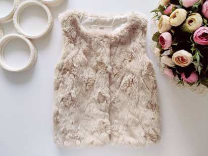 2,3 года, рост 98 Меховая жилетка