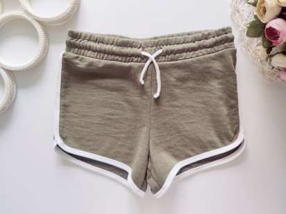 9 років, зріст 134 Шорти хакі