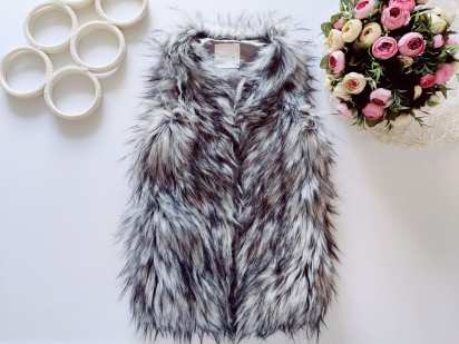 5 лет, рост 110 Меховая жилетка