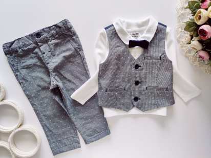 9,12 мес, рост 80 Новый нарядный костюм с белым поло с бабочкой