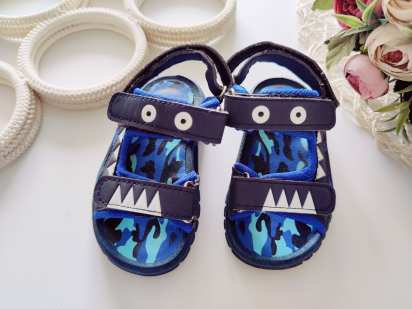 23 (13,5 см) Босоножки акулы